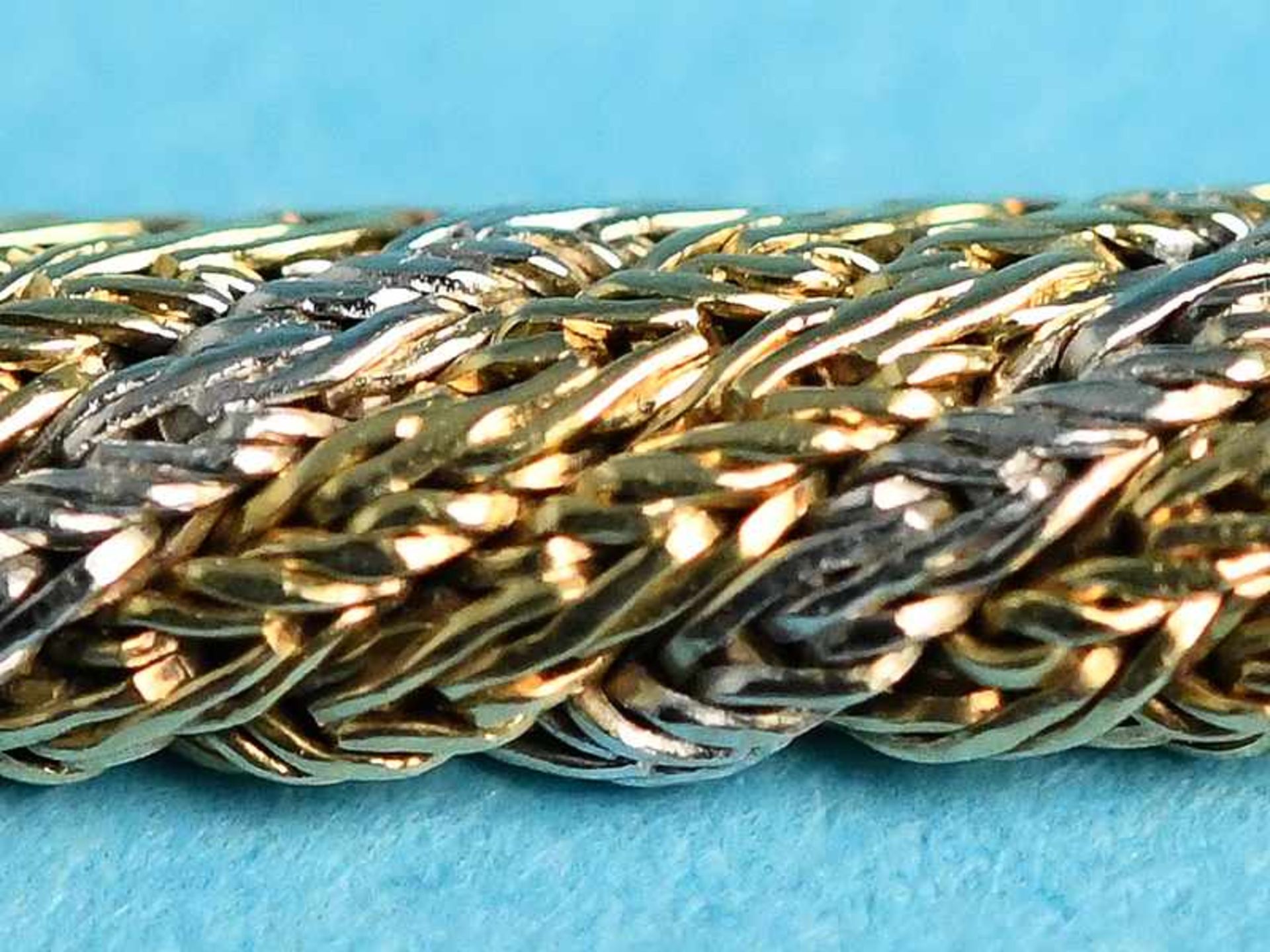 Armband, 20. Jh. 750/- Gelb-und Weißgold. Gesamtgewicht ca. 21,6 g. Zweifarbiges stilisiertes - Bild 3 aus 4