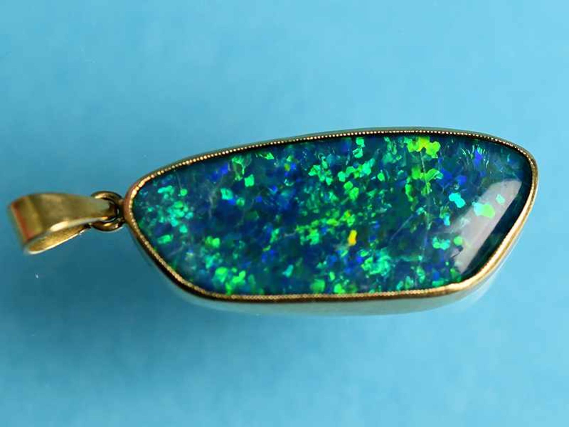 Anhänger mit Opal-Triblette, 20. Jh. 750/- Gelbgold (18ct). Gesamtgewicht ca. 4,1 g. Unregelmäßige - Bild 4 aus 4