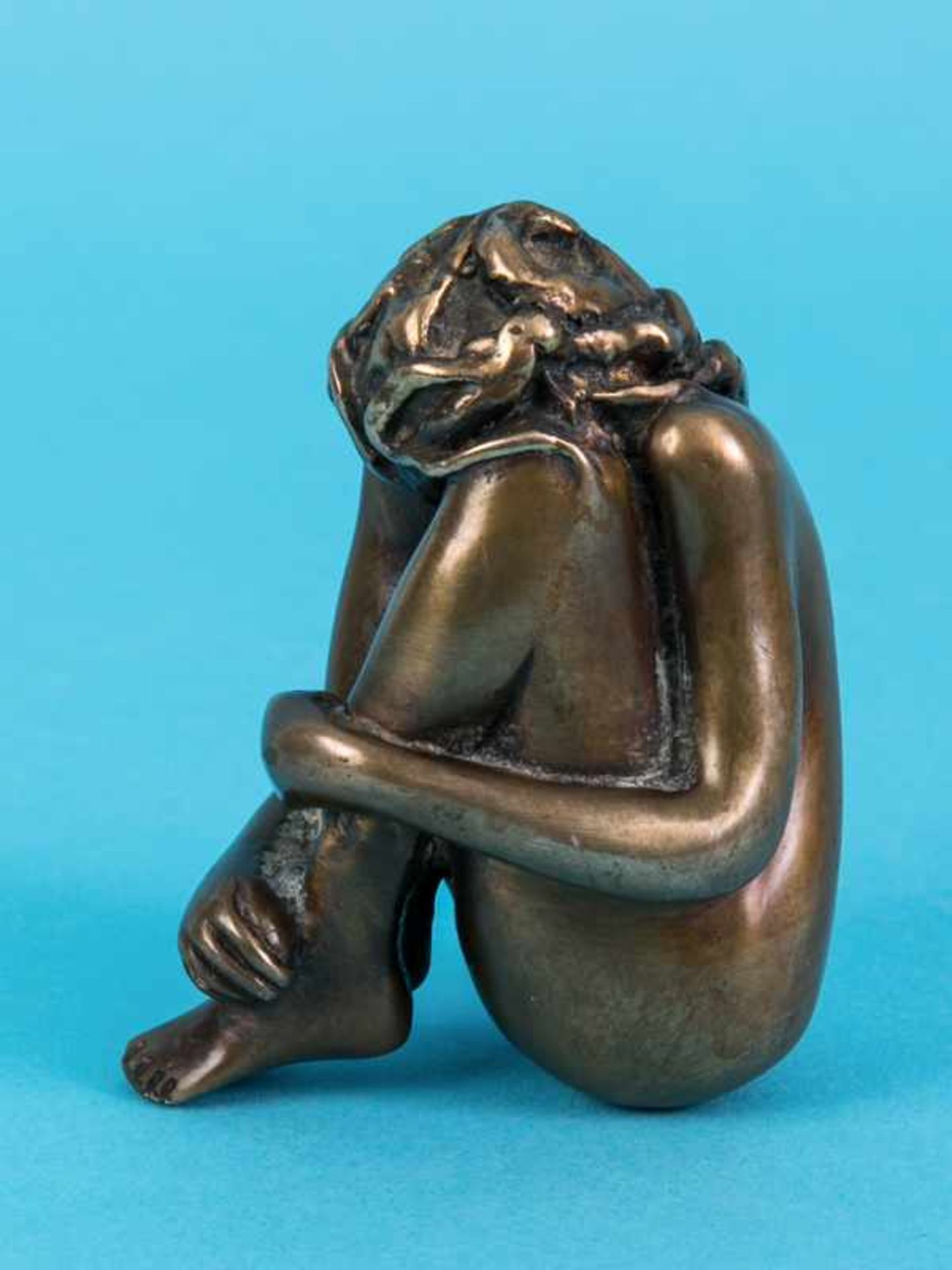 Bruni, Bruno (* 1935). Bronzeplastik "Kleine Mignon", 1994. Bronze, gold-bräunlich patiniert und - Bild 2 aus 6