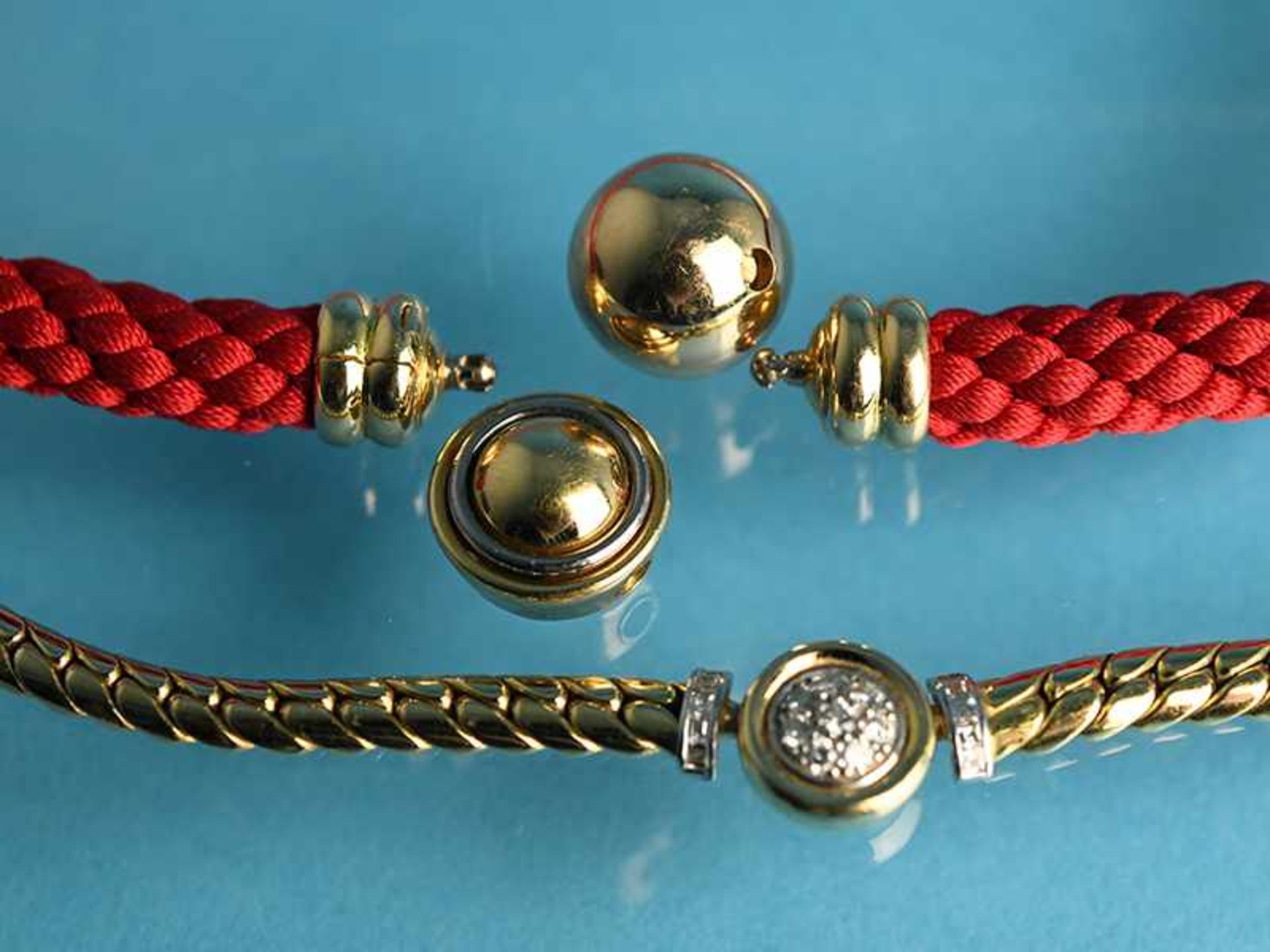 Goldenes - und Textil- Collier mit 3 verschiedenen Mittelteilen, z.T. mit Brillanten ausgefaßt, - Bild 7 aus 9
