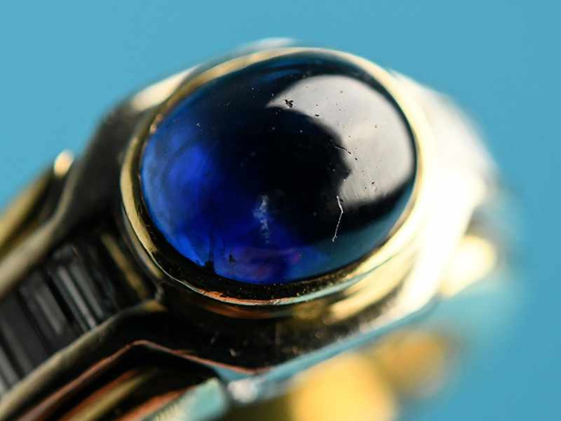 Bandring mit Saphir-Cabochon und Brillanten, zusammen ca. 0,3 ct, Goldschmiedearbeit von Juwelier - Bild 7 aus 8