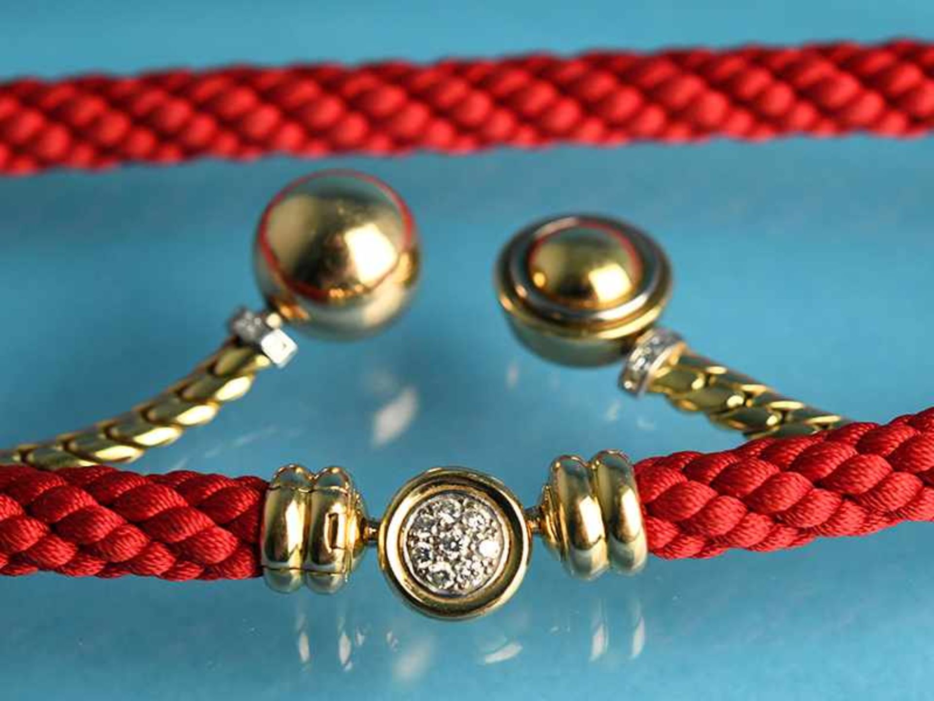 Goldenes - und Textil- Collier mit 3 verschiedenen Mittelteilen, z.T. mit Brillanten ausgefaßt, - Bild 5 aus 9
