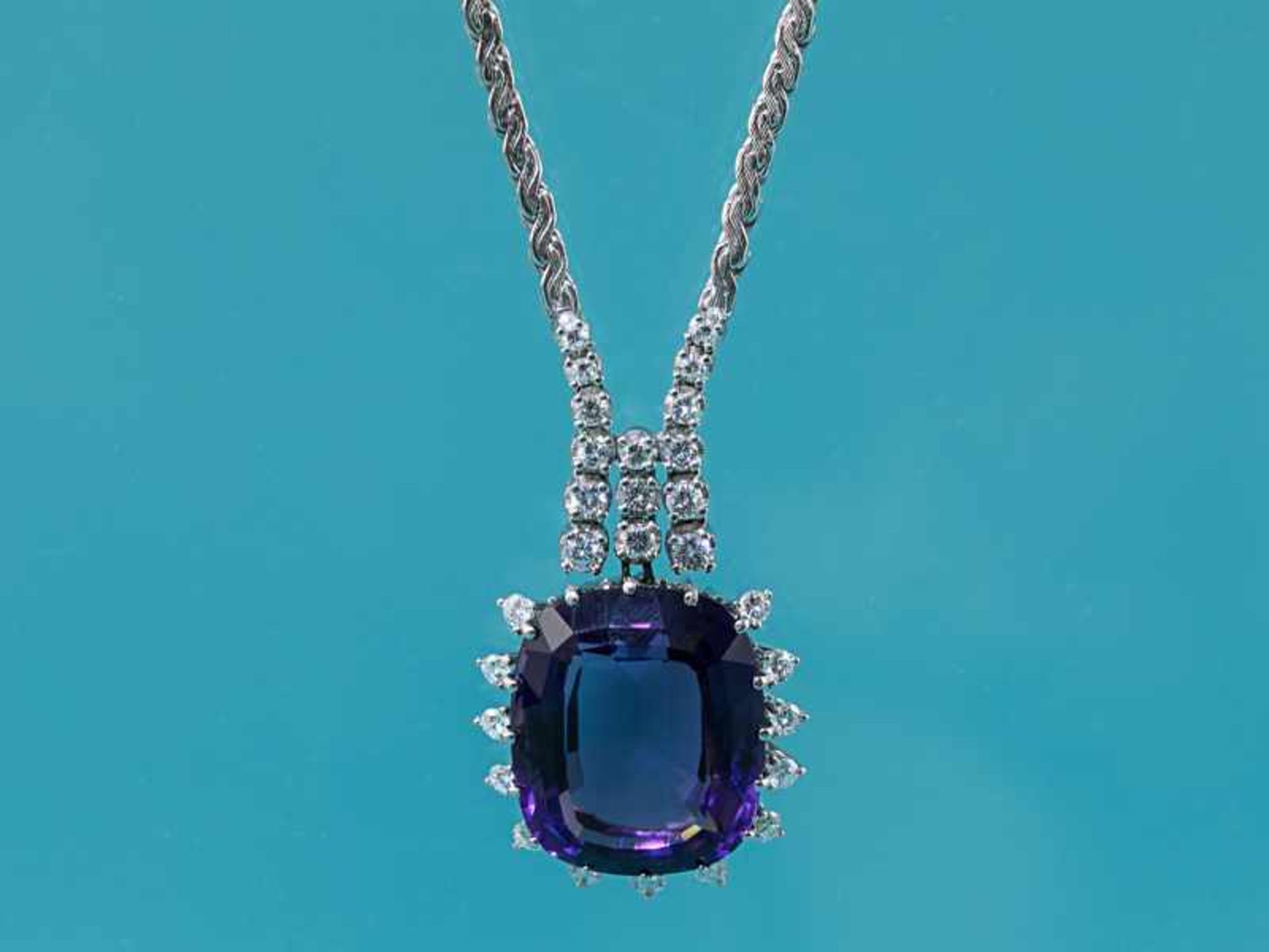 Collier mit Amethyst ca. 25 ct und 28 Brillanten, zusammen ca. 1 ct, Juweliersarbeit, 70- er Jahre