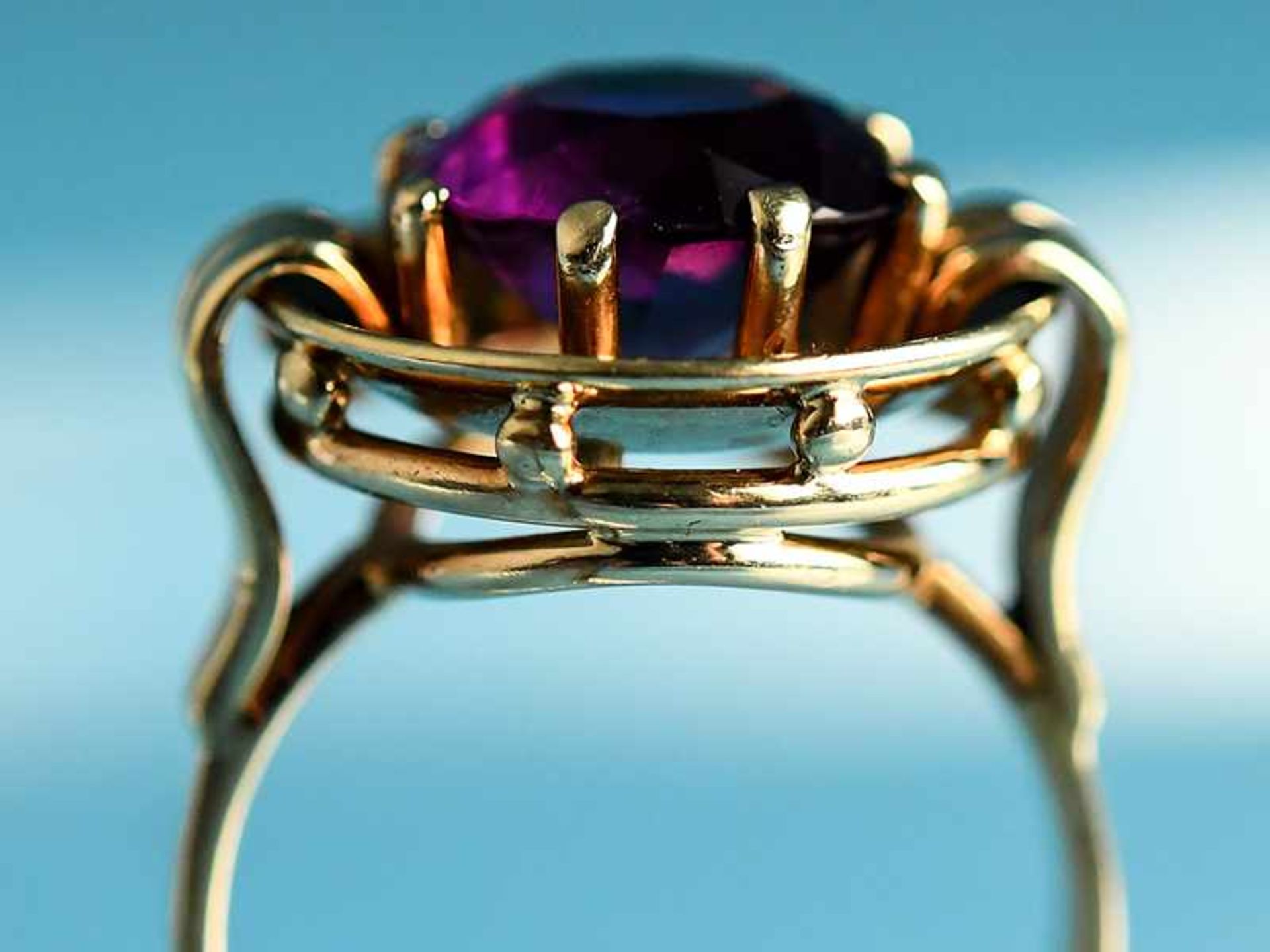 Ring mit Amethyst, Goldschmiedearbeit, 60- er Jahre 585/- Gelbgold. Gesamtgewicht ca. 9,2 g. Von - Bild 2 aus 4