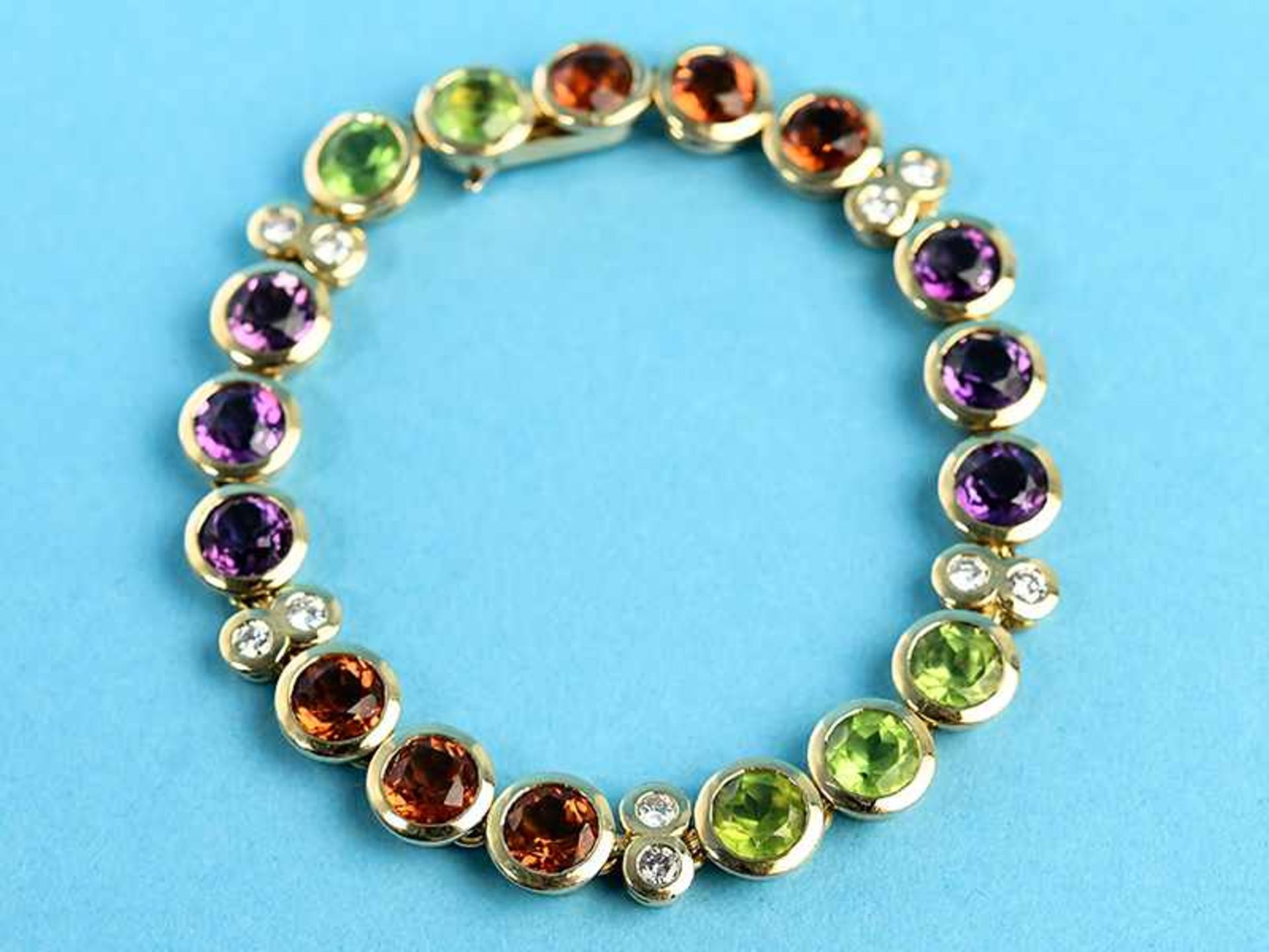 Armband mitTopas, Amethyst, Peridot und Brillanten, zusammen ca. 0,5 ct, Goldschmiedearbeit, 90-