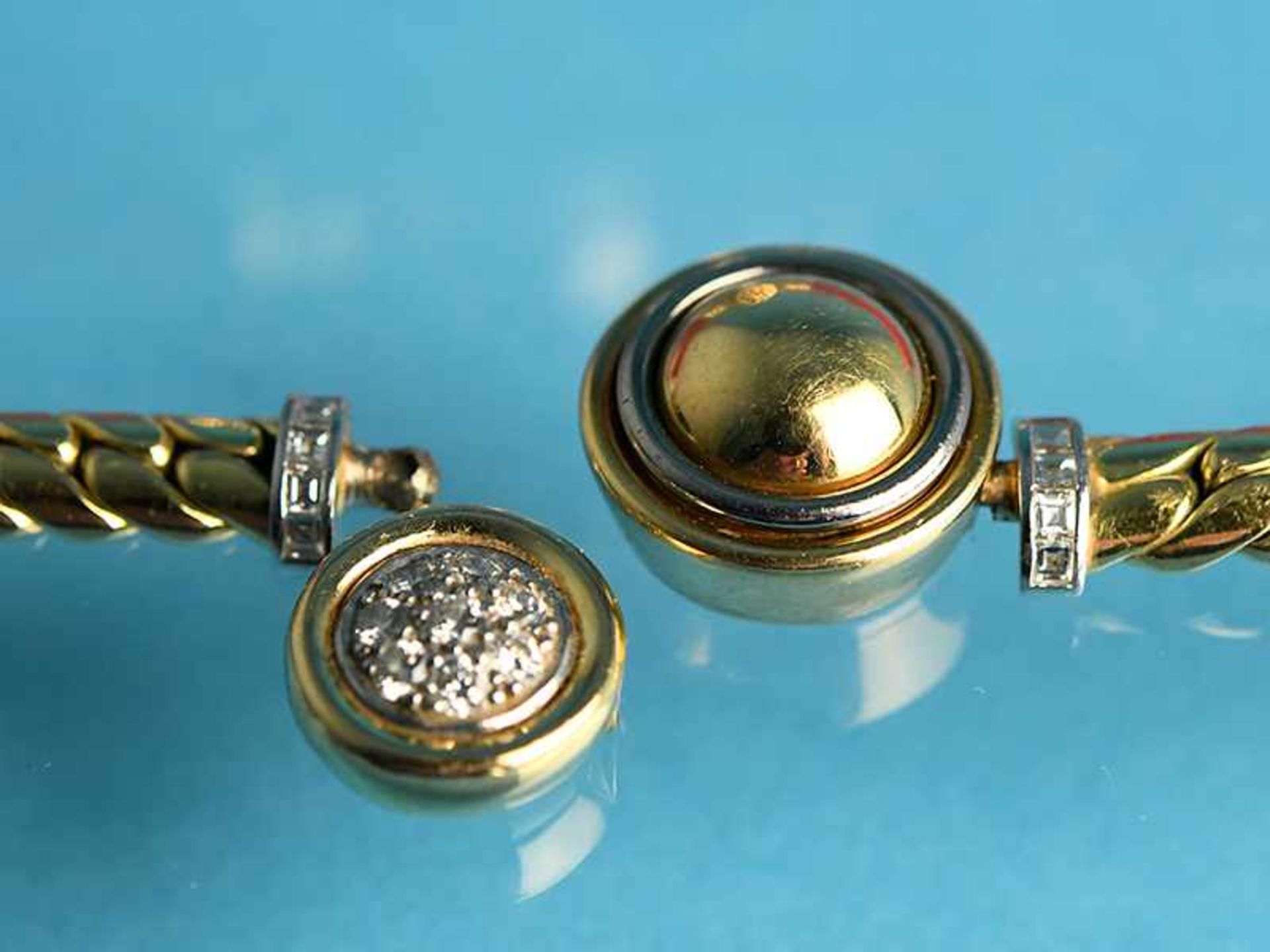 Goldenes - und Textil- Collier mit 3 verschiedenen Mittelteilen, z.T. mit Brillanten ausgefaßt, - Bild 6 aus 9