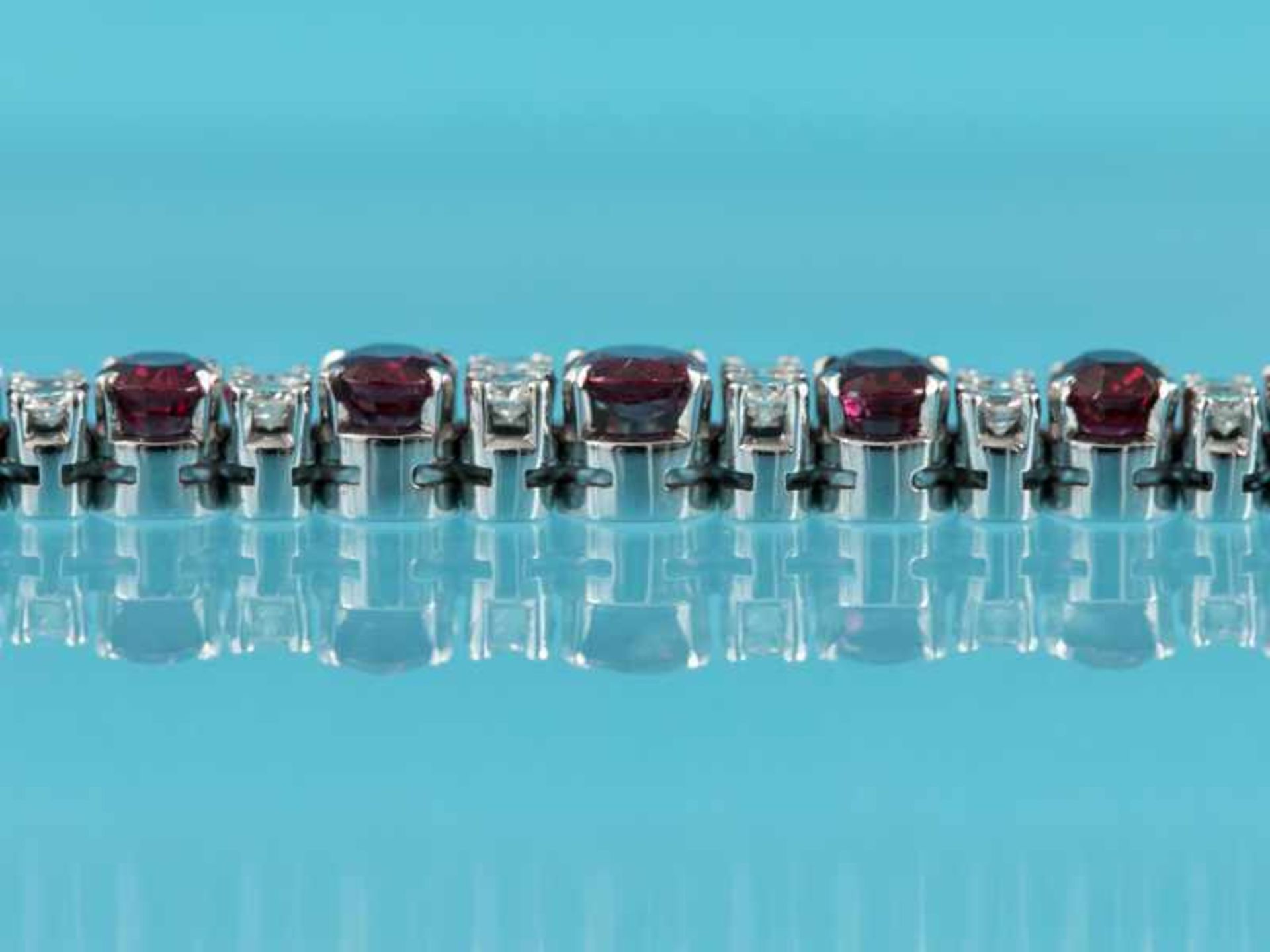 Armband mit 9 Rubinen, zusammen ca. 5 ct und 16 Brillanten, zusammen ca. 0,8 ct, Juweliersarbeit, - Bild 5 aus 5