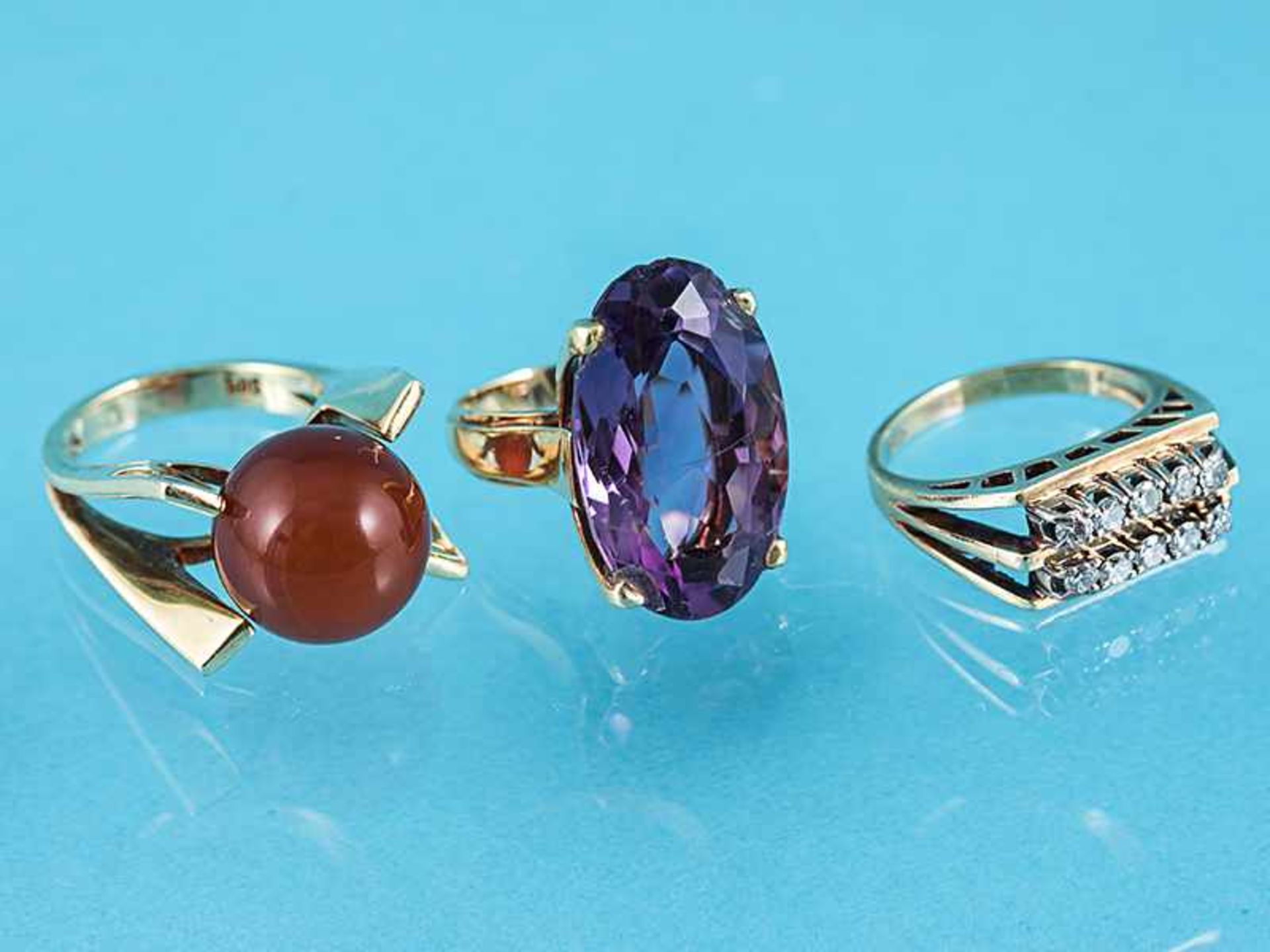 3 verschiedene Ringe mit Amethyst, Karneol und Brillanten, zusammen ca. 0,2 ct, 70-er Jahre 1.) Ring - Bild 2 aus 6