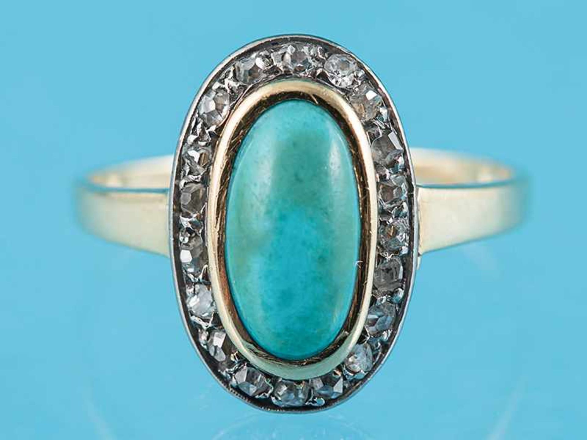 Antiker Ring mit Türkis-Cabochon und 19 Achtkant-Diamanten, zusammen ca. 0,2 ct, um 1900 585/-