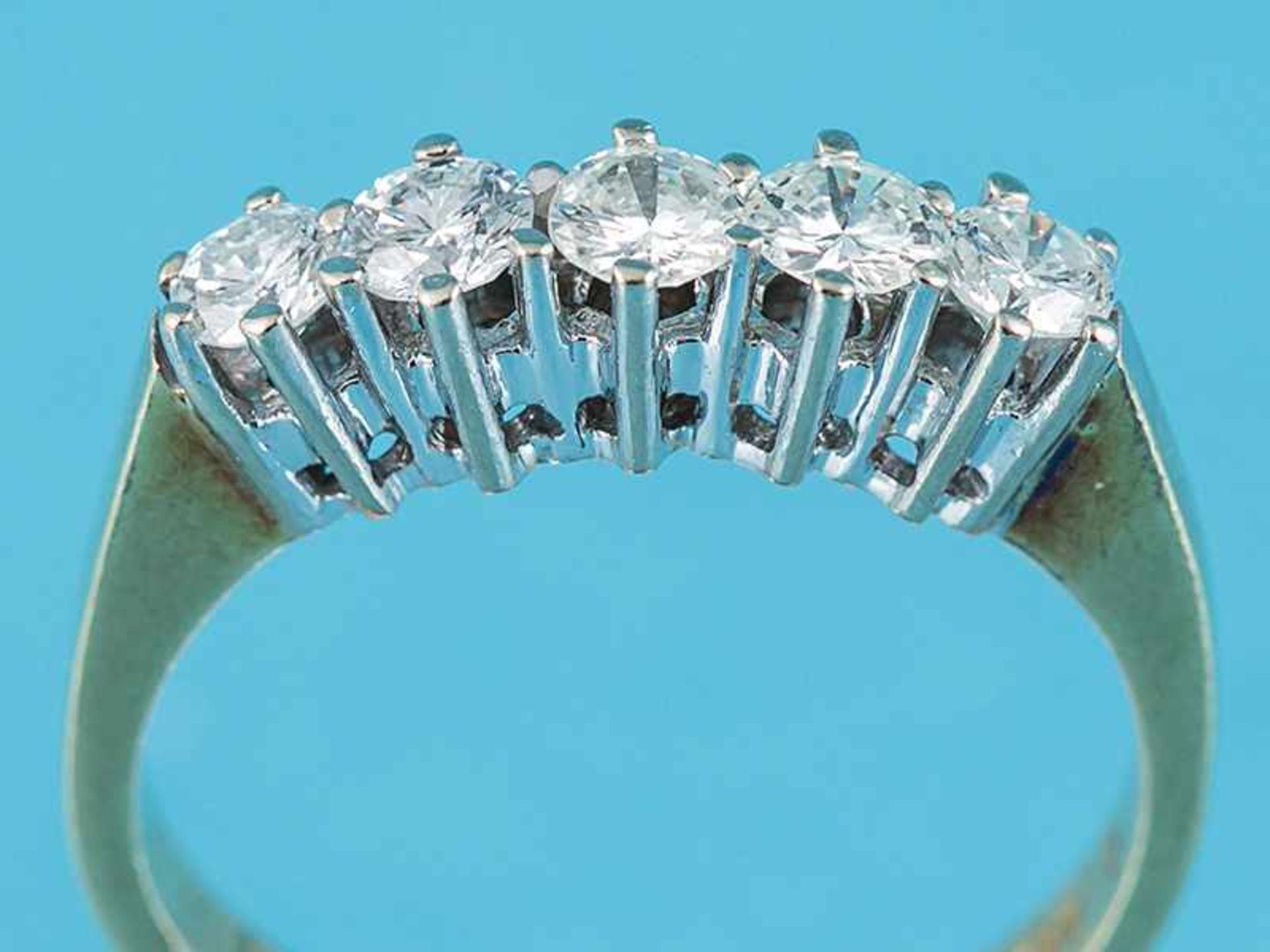 Ring mit 5 Brillanten, zusammen ca. 0,7 ct, 70-er Jahre 585/- Gelb- und Weißgold. Gesamtgewicht - Bild 6 aus 6