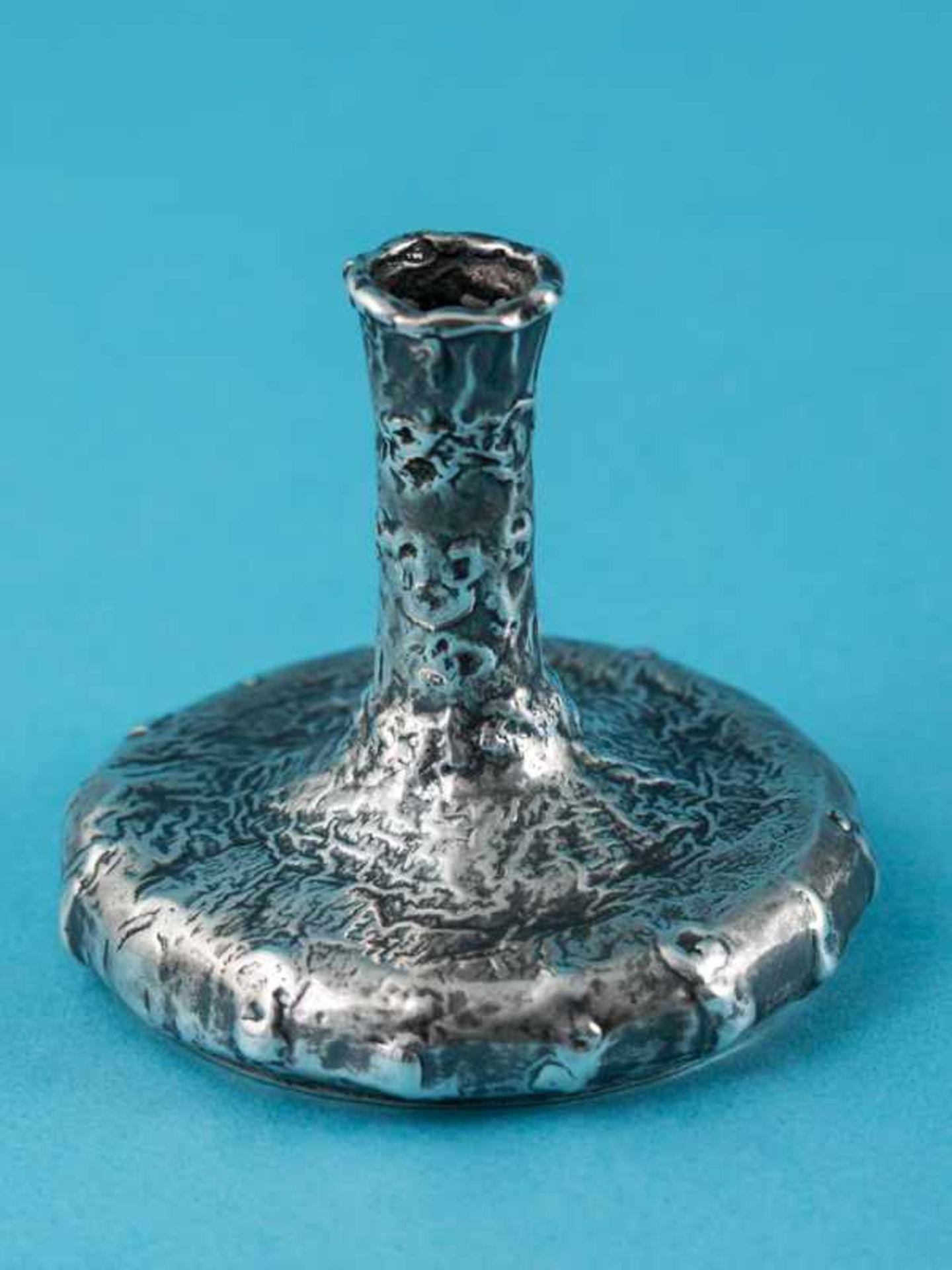 Kleine Enghalsvase, Entwurf: Burkhard Oly (Bad Orb 1938 - 2008 Hanau). 925/-Silber, ca. 121 g;