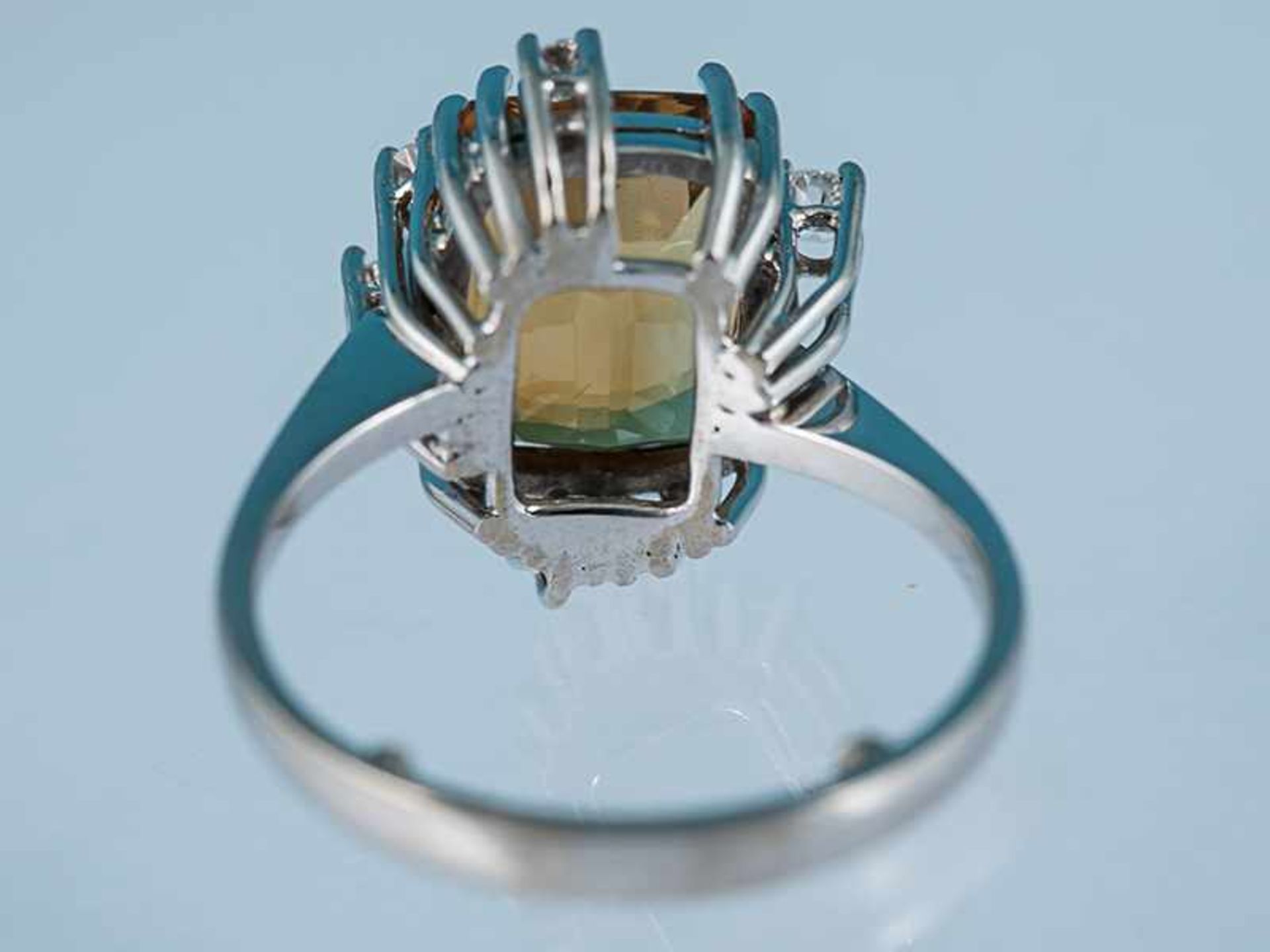 Ring mit Citrin und 6 Brillanten, zusammen ca. 0,13 ct, 70-er Jahre 585/- Weißgold. Gesmatgewicht - Bild 4 aus 5