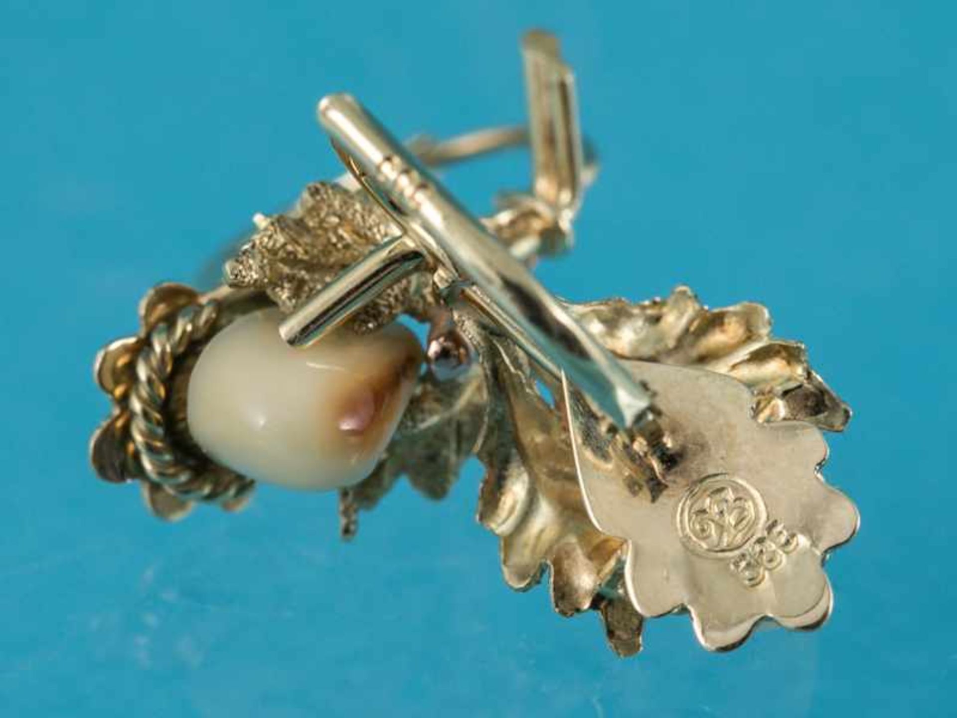 Paar Ohrringe mit Grandeln, Goldschmiedearbeit, 20. Jh. 585/- Gelbgold. Gesamtgewicht ca. 4 g. - Bild 2 aus 3