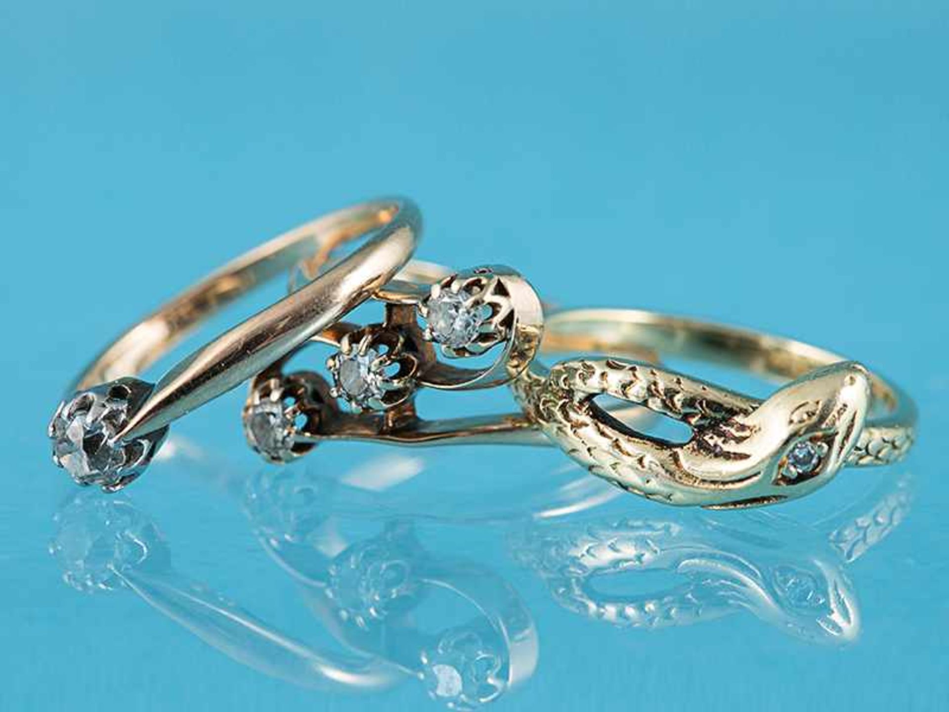3 verschiedene Ringe mit Diamantenbesatz, um 1900 585/- Gelbgold (mit Säure geprüft). - Image 2 of 5