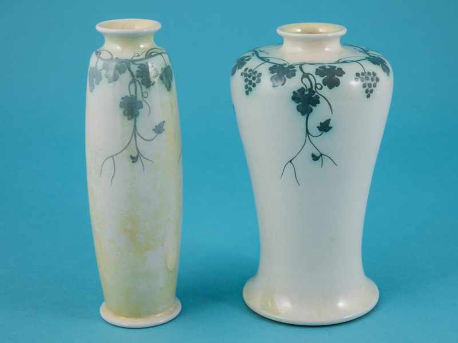 2 Jugendstil-/ Arts and crafts-Vasen, Ruskin Pottery, West Smethwick (England), 1907 und 1910.