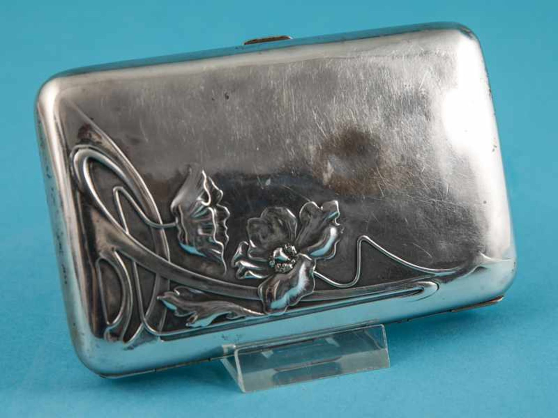 Jugendstil-Zigaretten-Etui, deutsch, um 1900. 800/-Silber, ca. 134 g; rechteckige, leicht gewölbte