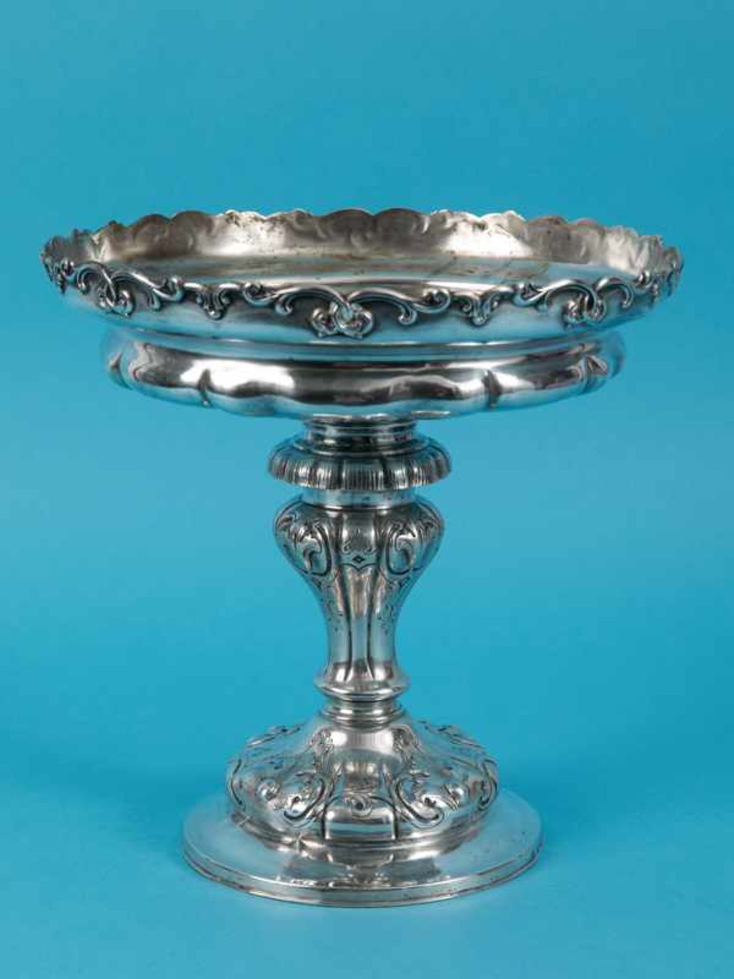 Spätbiedermeier-Tafelaufsatz, Carl Martin Lincke, Hamburg, um 1860. Silber (12-löthig), ca. 610 g. - Image 2 of 10