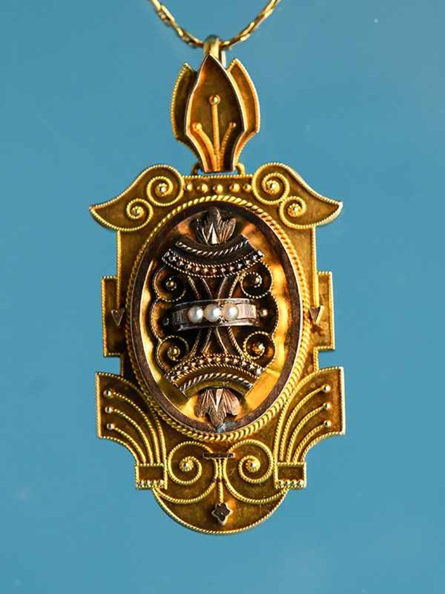Medaillon mit kleinen 3 Keshirperlen u. Collierkette, um 1900. 585/- Gelbgold. Gesamtgewicht ca. - Image 3 of 7