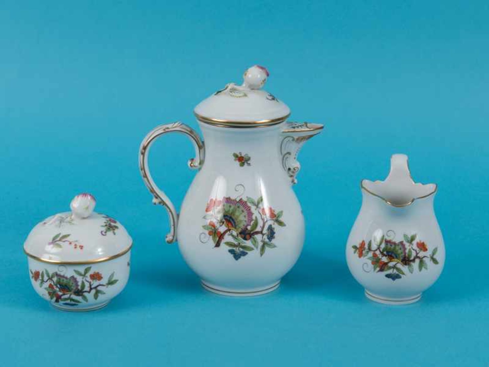 3-tlg. Mocca-Set "Bunter chinesischer Schmetterling", Meissen, 20./ 21. Jh. Weißporzellan mit - Bild 2 aus 7