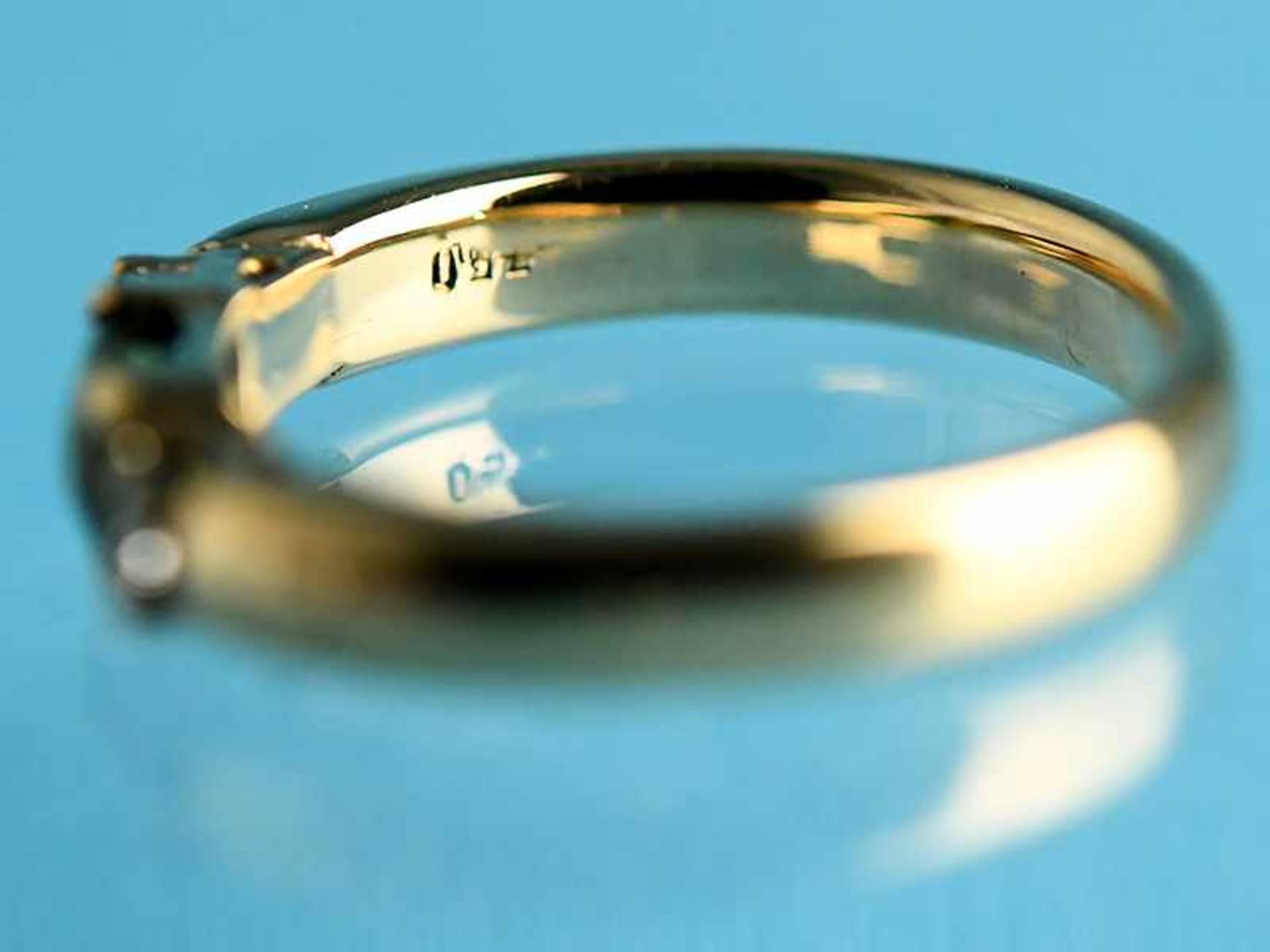Ring mit Turmalin und 2 Brillanten, zusammen ca. 0,16 ct, Goldschmiedearbeit, 21. Jh. 750/- - Bild 8 aus 11