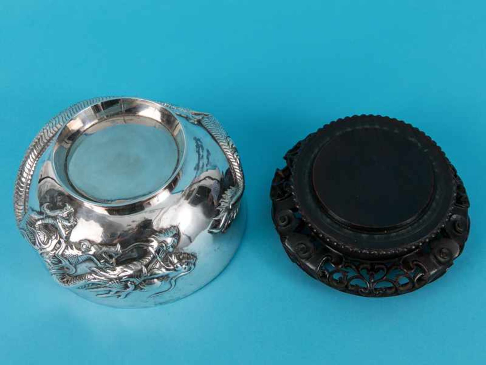 Schale mit Drachendekor (Chinese Export silver bowl), wohl Wang Hing, Hongkong, Anfang/ 1. Hälfte - Image 10 of 13