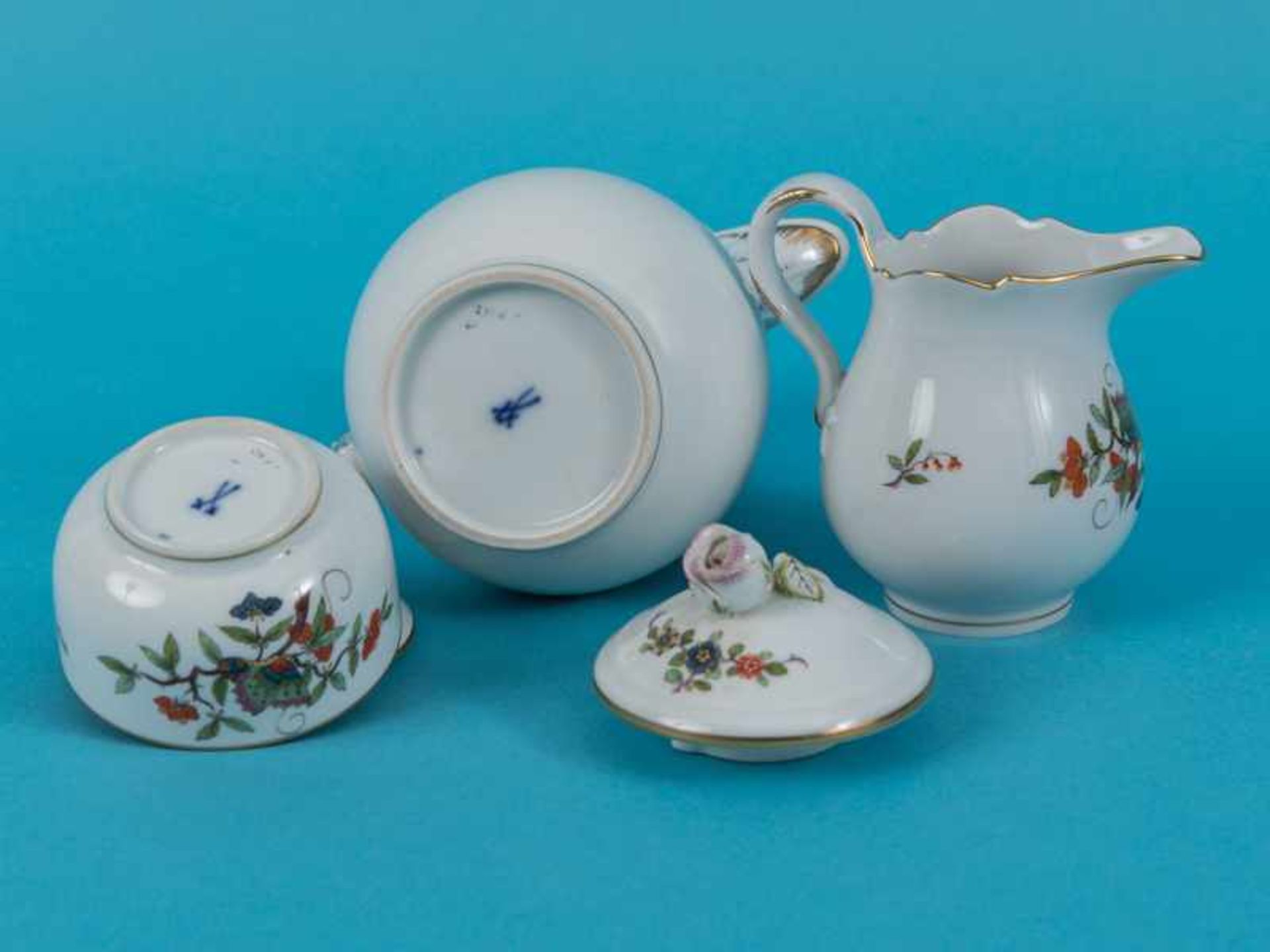 3-tlg. Mocca-Set "Bunter chinesischer Schmetterling", Meissen, 20./ 21. Jh. Weißporzellan mit - Bild 7 aus 7