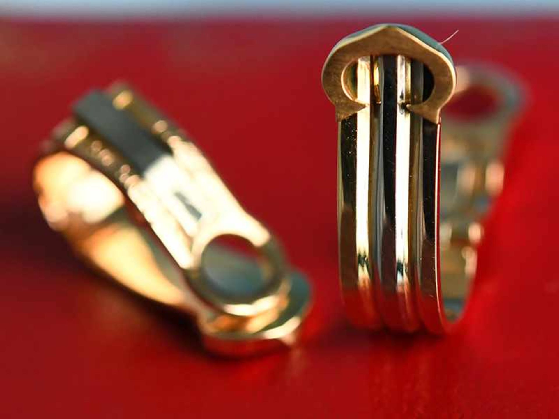 Paar Ohrclips, Cartier, Modell "Trinity", 1979. 750/- Tricolor-Gold. Gesamtgewicht ca. 5,2 g. - Bild 8 aus 9