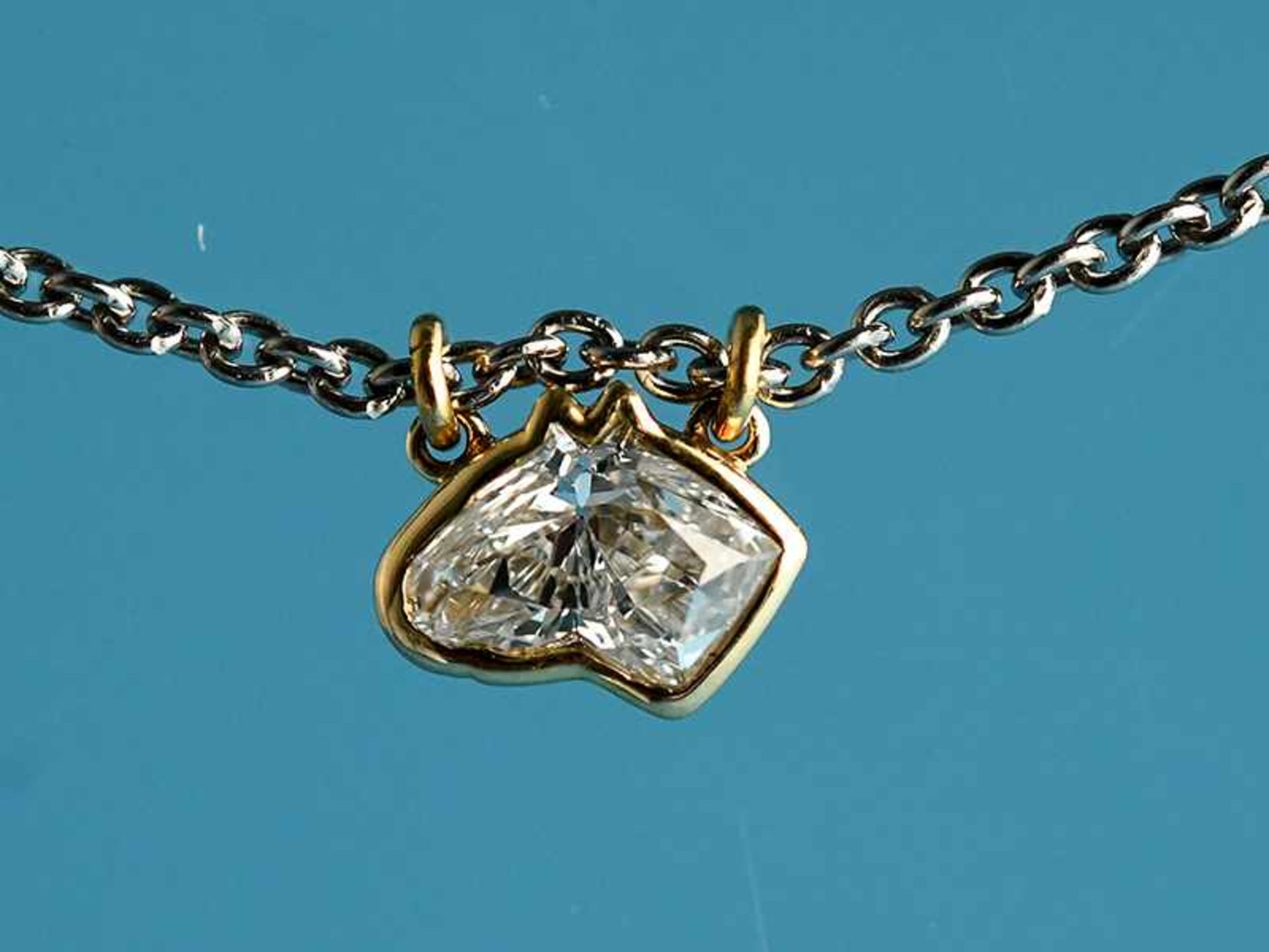 Solitäranhänger mit Diamanten, ca. 1 ct und Collierkette, Goldschmiedearbeit, 21. Jh. Anhänger: