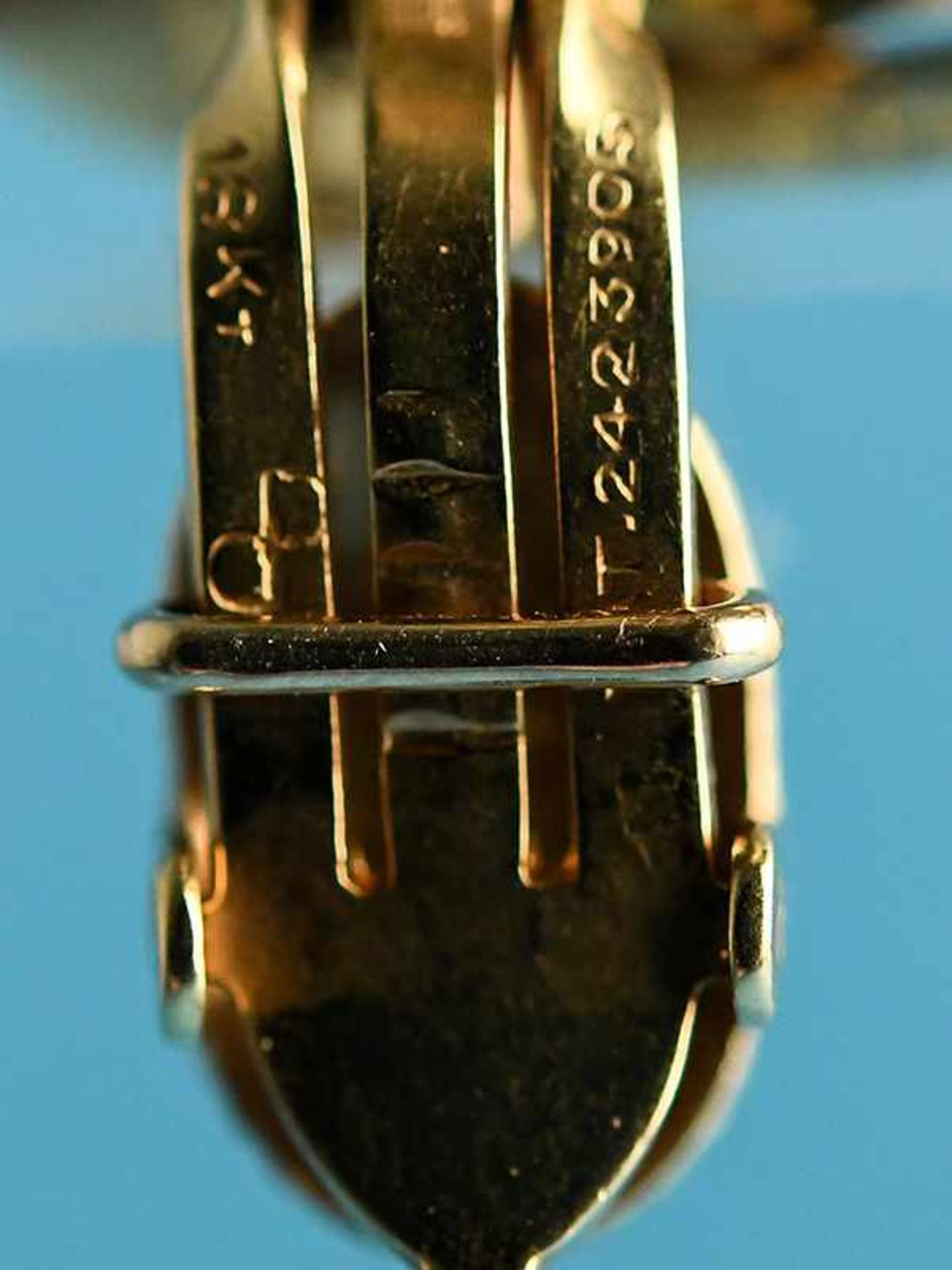 Paar Ohrclips mit 10 Brillanten, zusammen ca. 0,4 ct, wohl USA, 50-er Jahre. 750/- Gelbgold. - Image 2 of 7