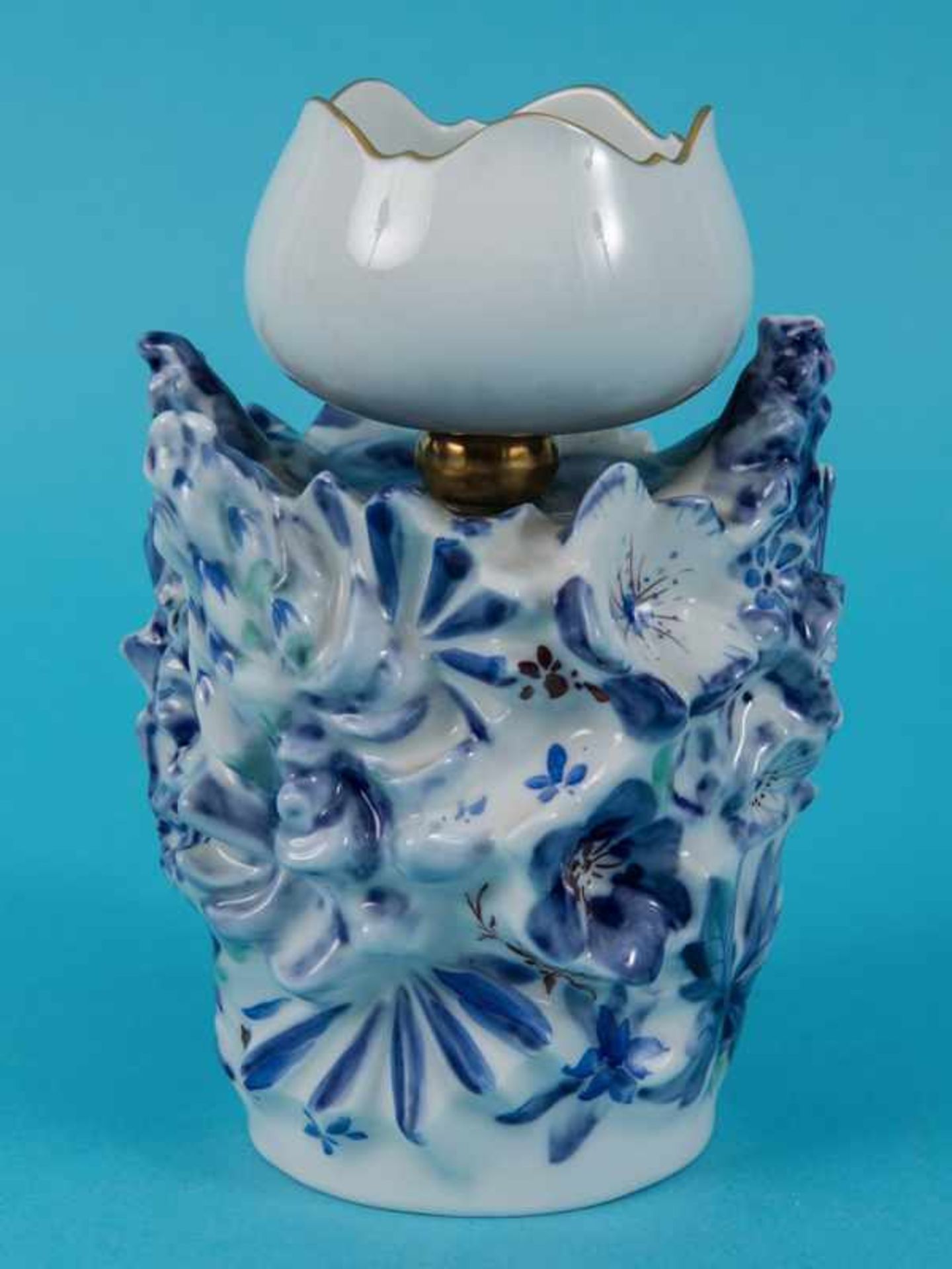 Kerzenhalter auf Blumensockel, Meissen, 2. Hälfte 20. Jh. Weißporzellan mit unter Glasur blauer - Image 10 of 15