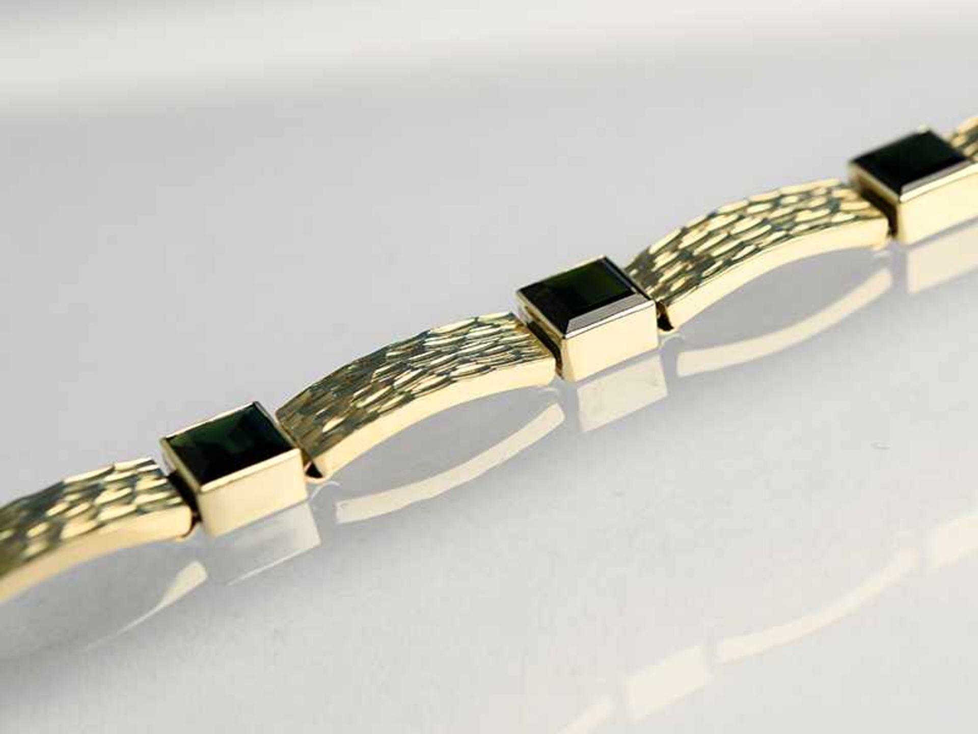 Gliederarmband mit 6 Turmalinen, Goldschmiedearbeit, 80-er Jahre. 585/- Gelbgold. Gesamtgewicht - Bild 2 aus 3