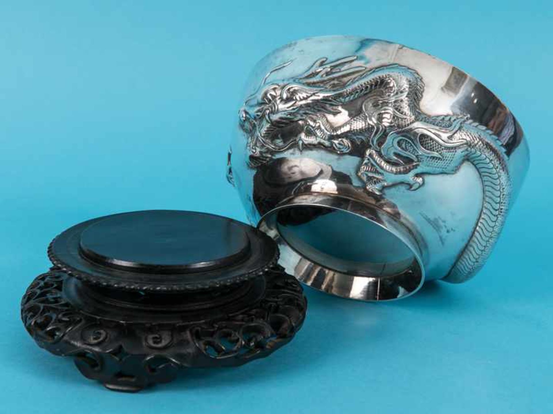 Schale mit Drachendekor (Chinese Export silver bowl), wohl Wang Hing, Hongkong, Anfang/ 1. Hälfte - Image 5 of 13