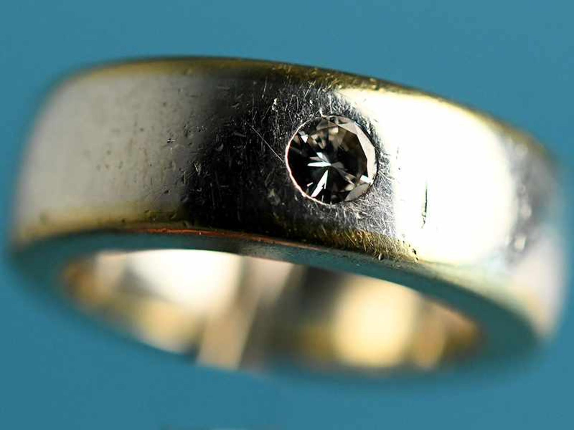 Bandring mit einem Brillanten ca. 0,10 ct, Goldschmiedearbeit, 21. Jh. 925/- Silber und 750/- - Image 10 of 11