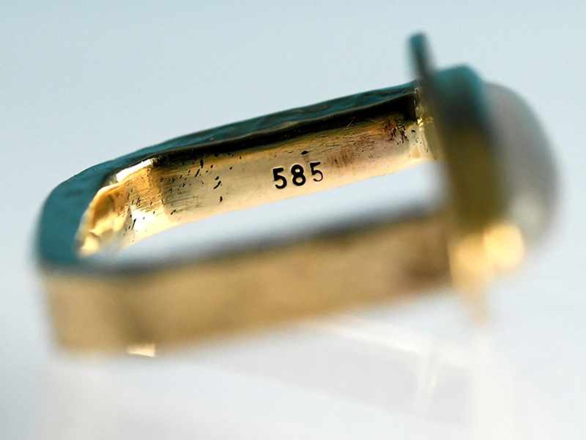 Moderner Ring mit Mondstein-Cabochon, Goldschmiedearbeit, 21. Jh. 585/- Gelbgold. Gesamtgewicht - Bild 5 aus 9