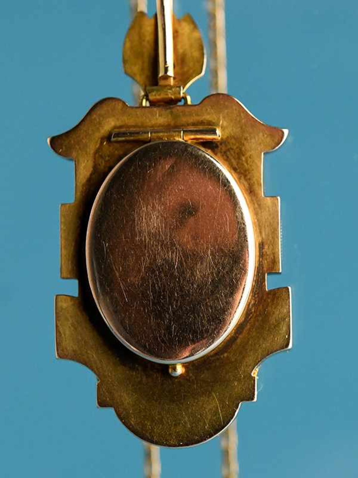 Medaillon mit kleinen 3 Keshirperlen u. Collierkette, um 1900. 585/- Gelbgold. Gesamtgewicht ca. - Image 6 of 7