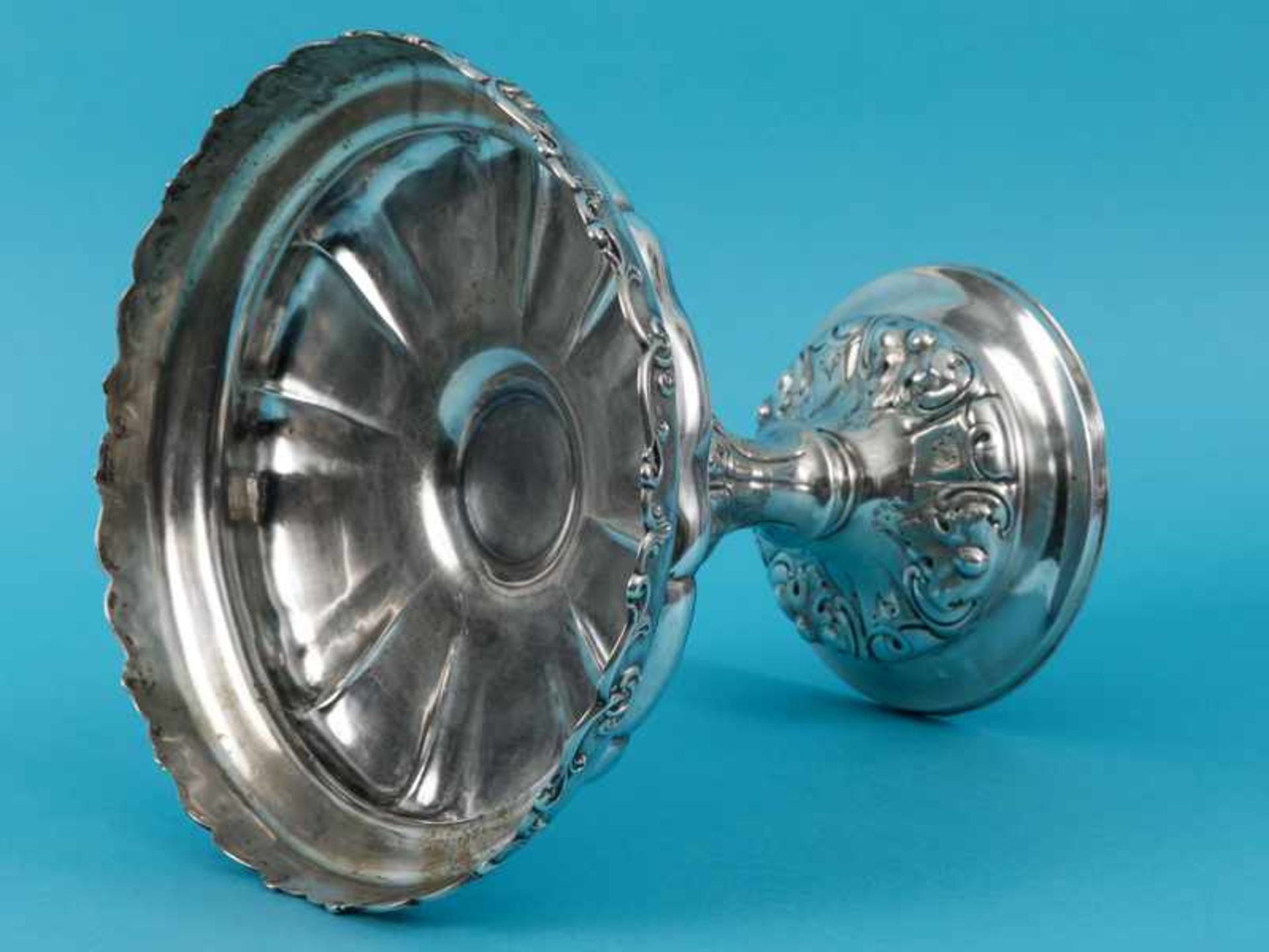 Spätbiedermeier-Tafelaufsatz, Carl Martin Lincke, Hamburg, um 1860. Silber (12-löthig), ca. 610 g. - Image 3 of 10