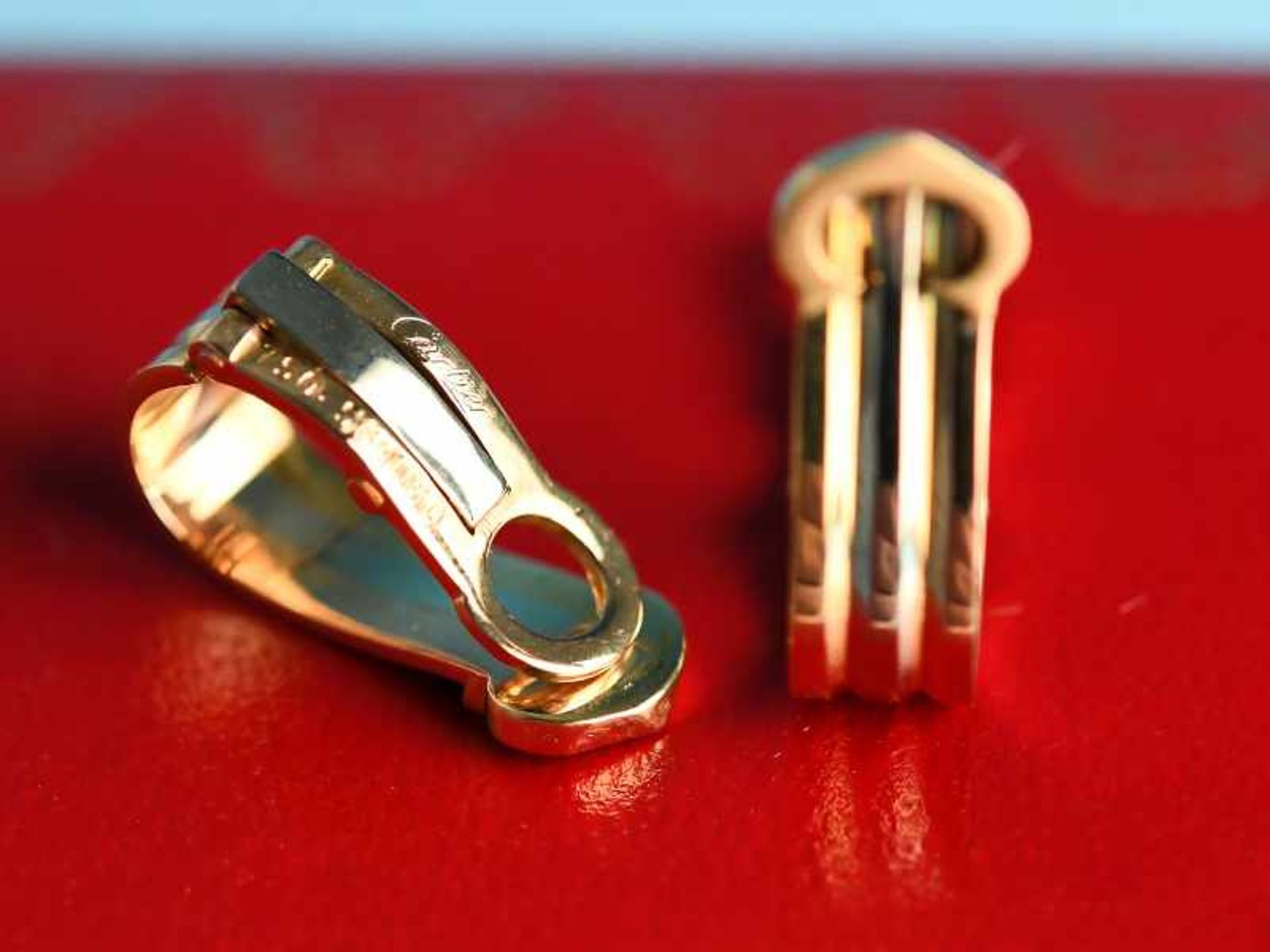 Paar Ohrclips, Cartier, Modell "Trinity", 1979. 750/- Tricolor-Gold. Gesamtgewicht ca. 5,2 g. - Bild 7 aus 9