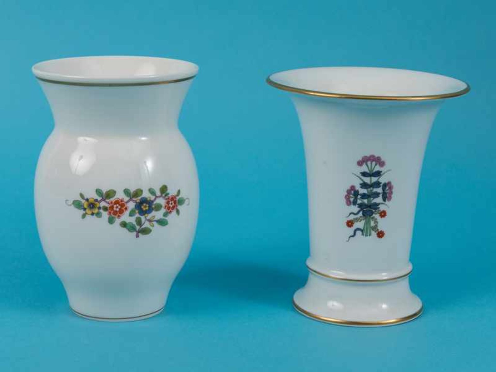 Trichtervase und Balustervase "Bunter chinesischer Schmetterling", Meissen, 20. Jh. Weißporzellan - Image 7 of 9