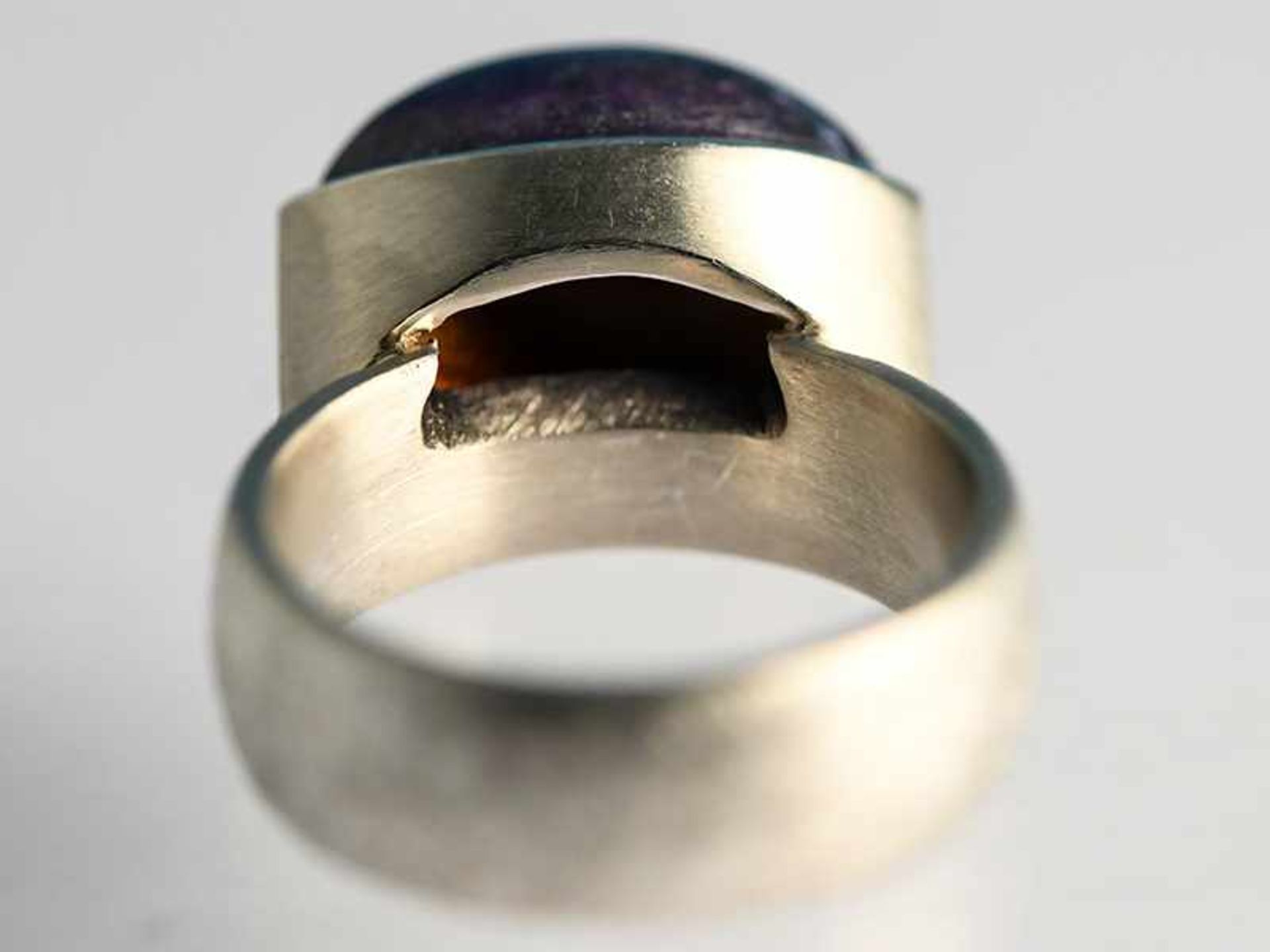 Moderner Ring mit Tansanit-Cabochon, Goldschmiedearbeit, 21. Jh. 925/- Silber und 585/- Gelbgold. - Bild 5 aus 7