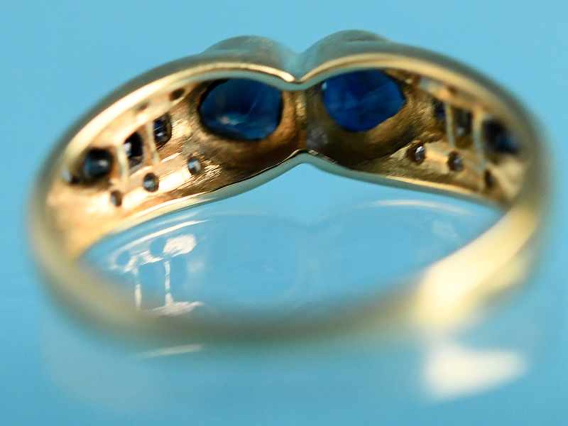 4 verschiedene Ringe mit Rubinen, Saphiren, Smaragden- und Diamanten, 20. Jh. 1.) 585/ -Gelbgold. - Image 5 of 21