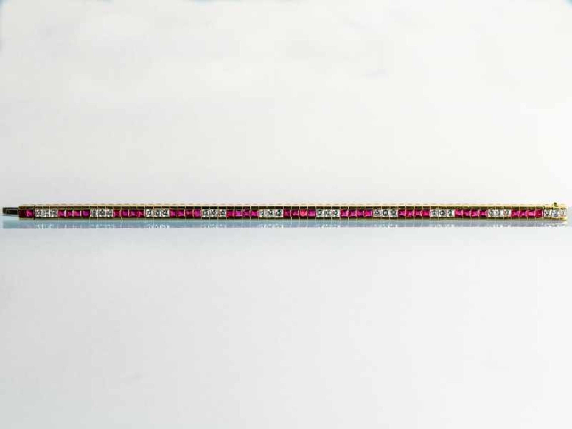 Hochwertiges Rivière-Armband mit 38 Rubinen zus. ca. 3,8 ct und 30 Diamanten, zusammen ca. 3,3 ct, - Bild 2 aus 15