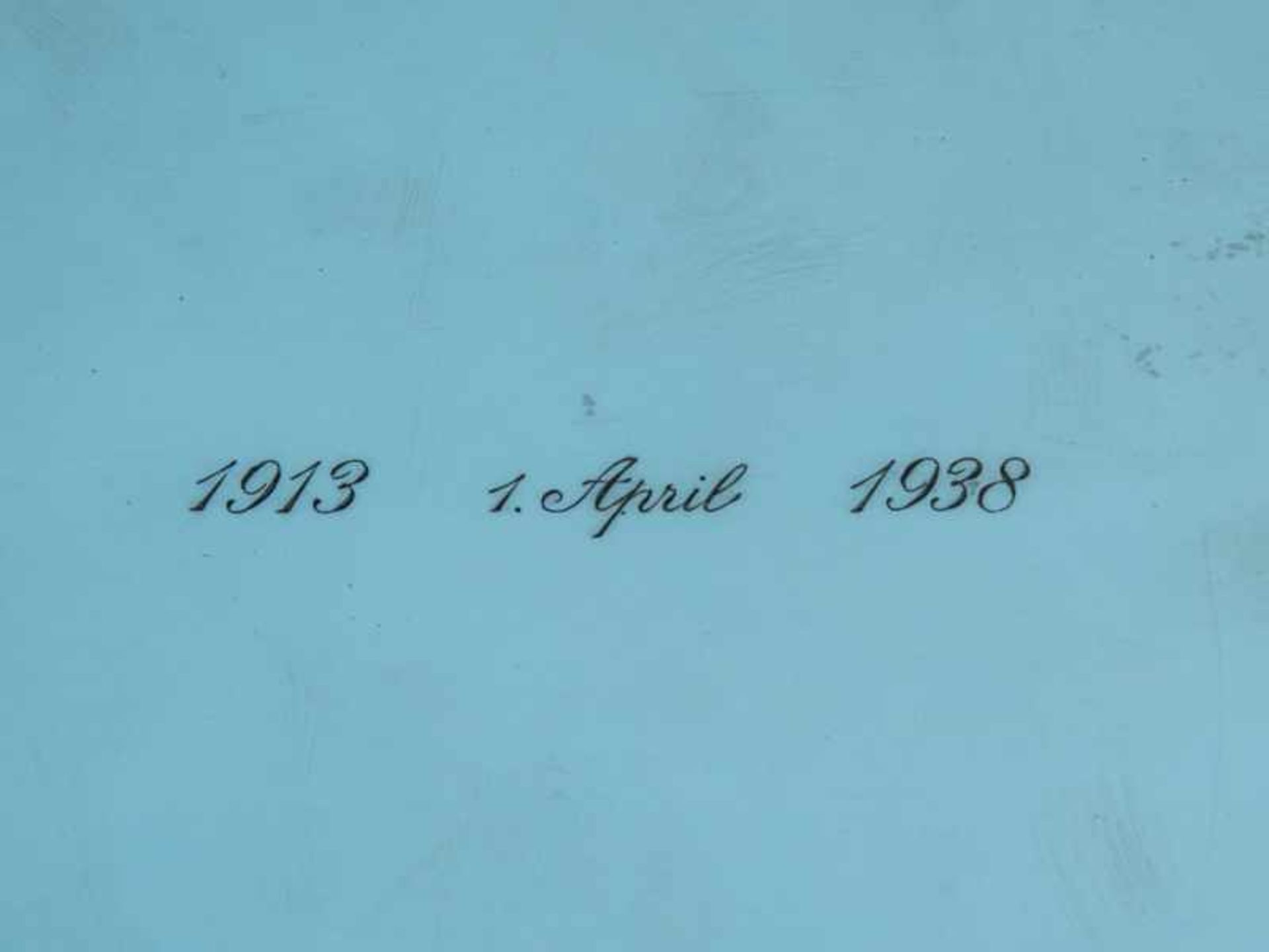 Großes Tablett, deutsch, bez. "Gutruf" (Hamburg), um 1930. 800/-Silber, ca. 914 g; Rundform auf 3 - Bild 5 aus 6