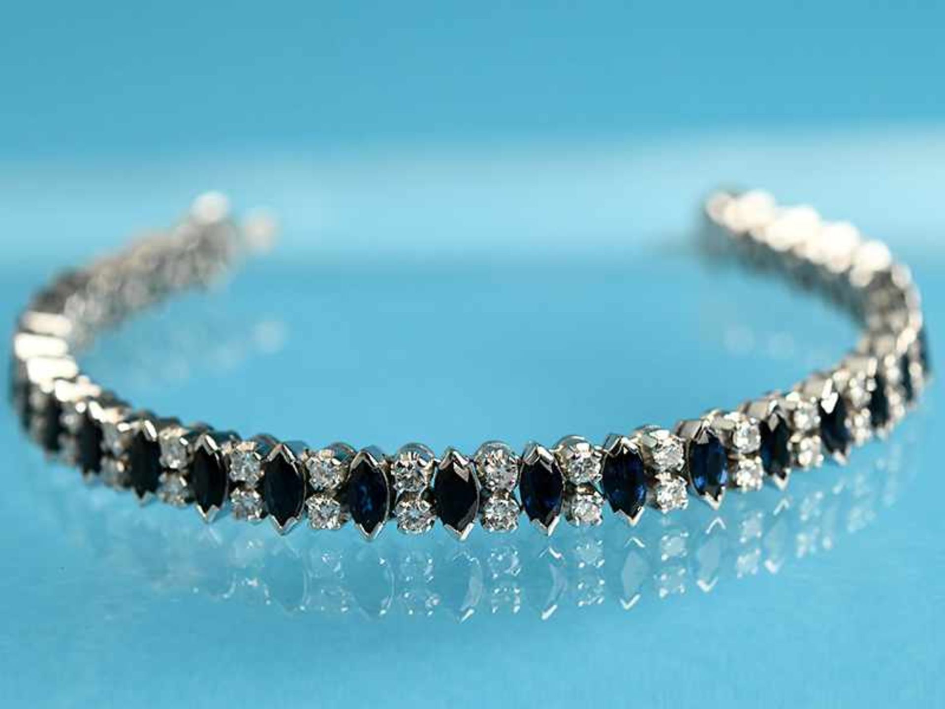 Armband mit 29 Saphire, zusammen ca. 9,30 ct und 58 Brillanten, zus. ca. 2,60 ct, Juweliersarbeit,