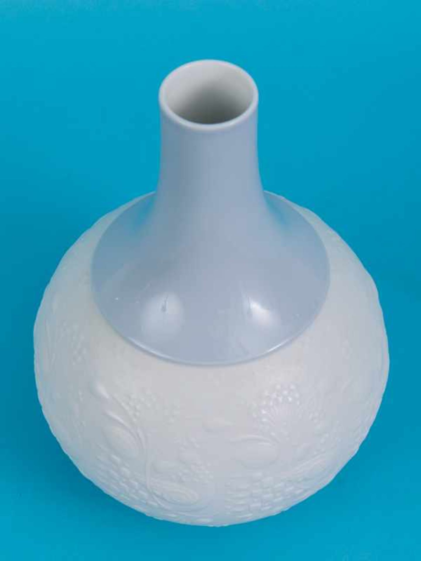 Vase mit Reliefdekor, Entwurf Björn Wiinblad, Rosenthal "studio linie", 2. Hälfte 20. Jh. - Bild 2 aus 3