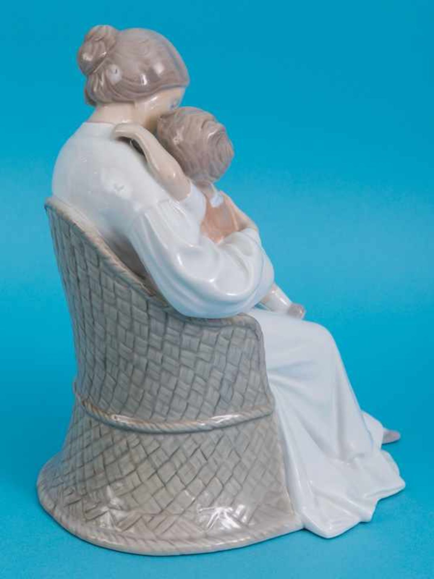 Große Porzellanfigur "Mutter mit Kind", Entwurf Ingeborg Plockross Irminger, Bing & Gröndahl/ - Bild 5 aus 7