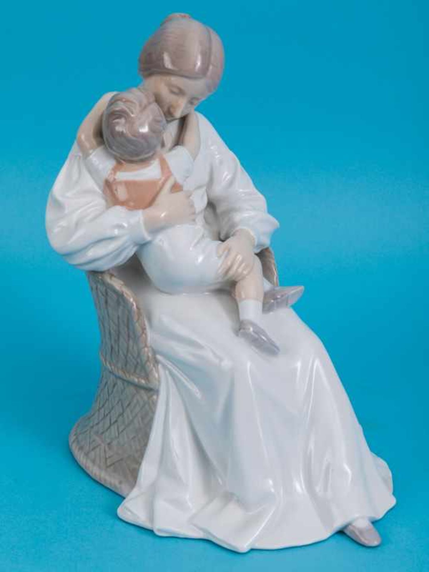 Große Porzellanfigur "Mutter mit Kind", Entwurf Ingeborg Plockross Irminger, Bing & Gröndahl/ - Bild 2 aus 7