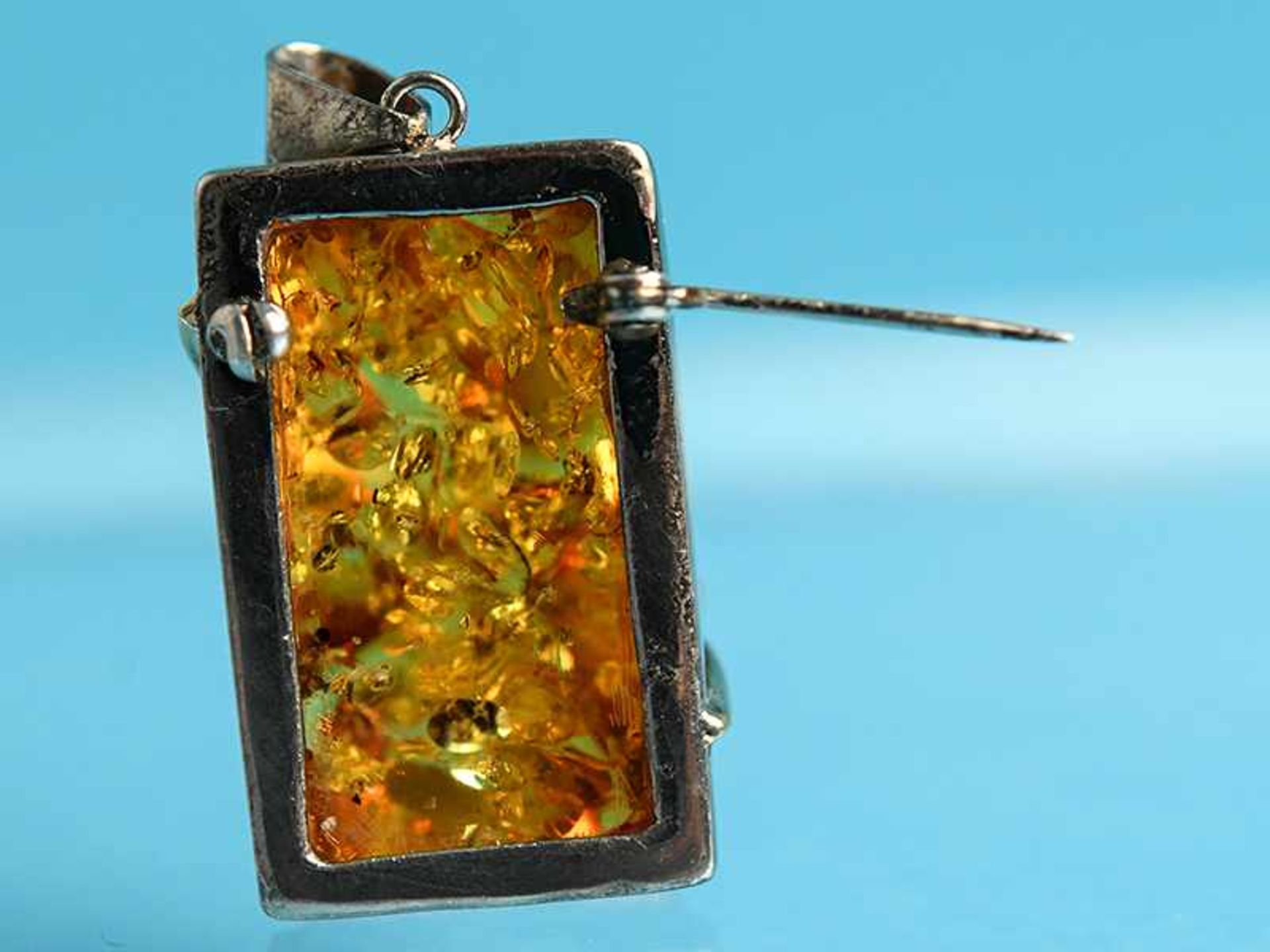 Anhänger/ Nadel mit Bernstein und 3 Brillanten, zusammen ca. 0,6 ct, Goldschmiedearbeit, 80-er - Image 4 of 4