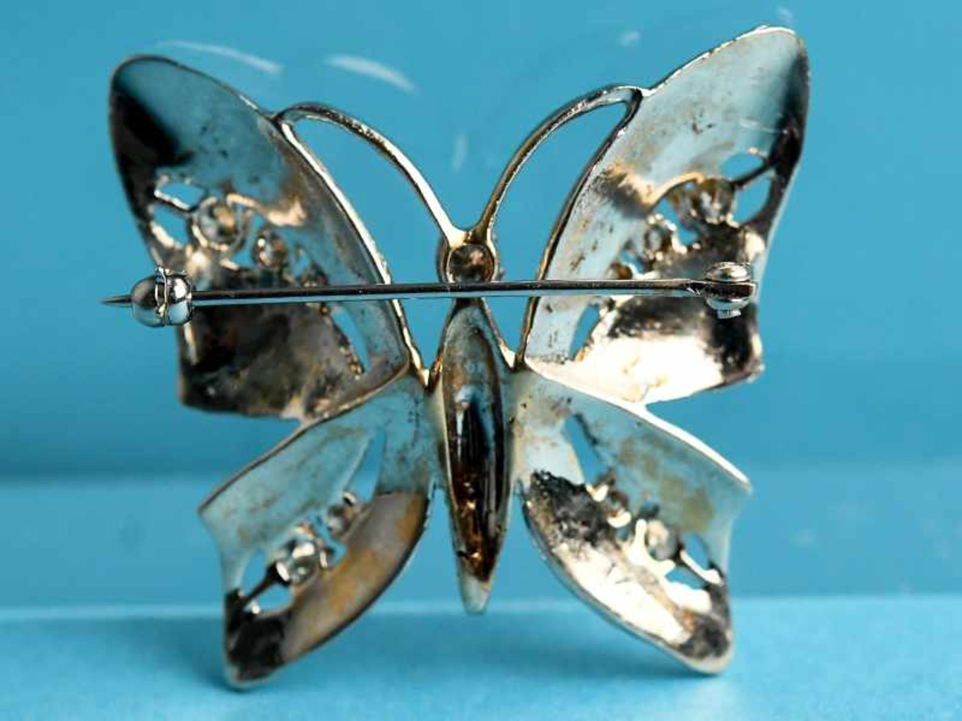 Brosche "Schmetterling" mit 11 Brillanten, zusammen ca. 1,15 ct, 70-er Jahre. 585/- Weißgold. - Bild 3 aus 3