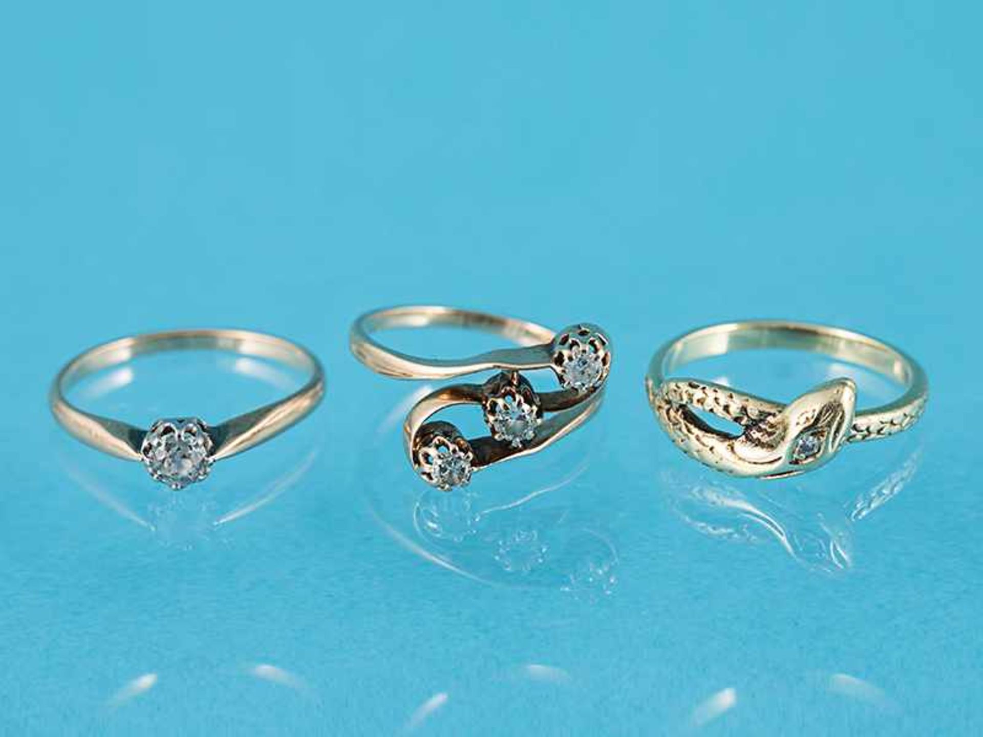3 verschiedene Ringe mit Diamantenbesatz, um 1900 585/- Gelbgold (mit Säure geprüft).