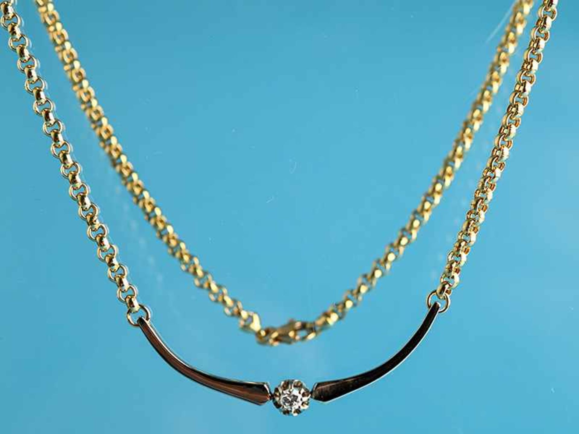 Collier mit Brillant ca. 0,15 ct, 20. Jh. 750/- Gelbgold. Gesamtgewicht ca. 12,6 g. Bogenförmiges - Bild 3 aus 3